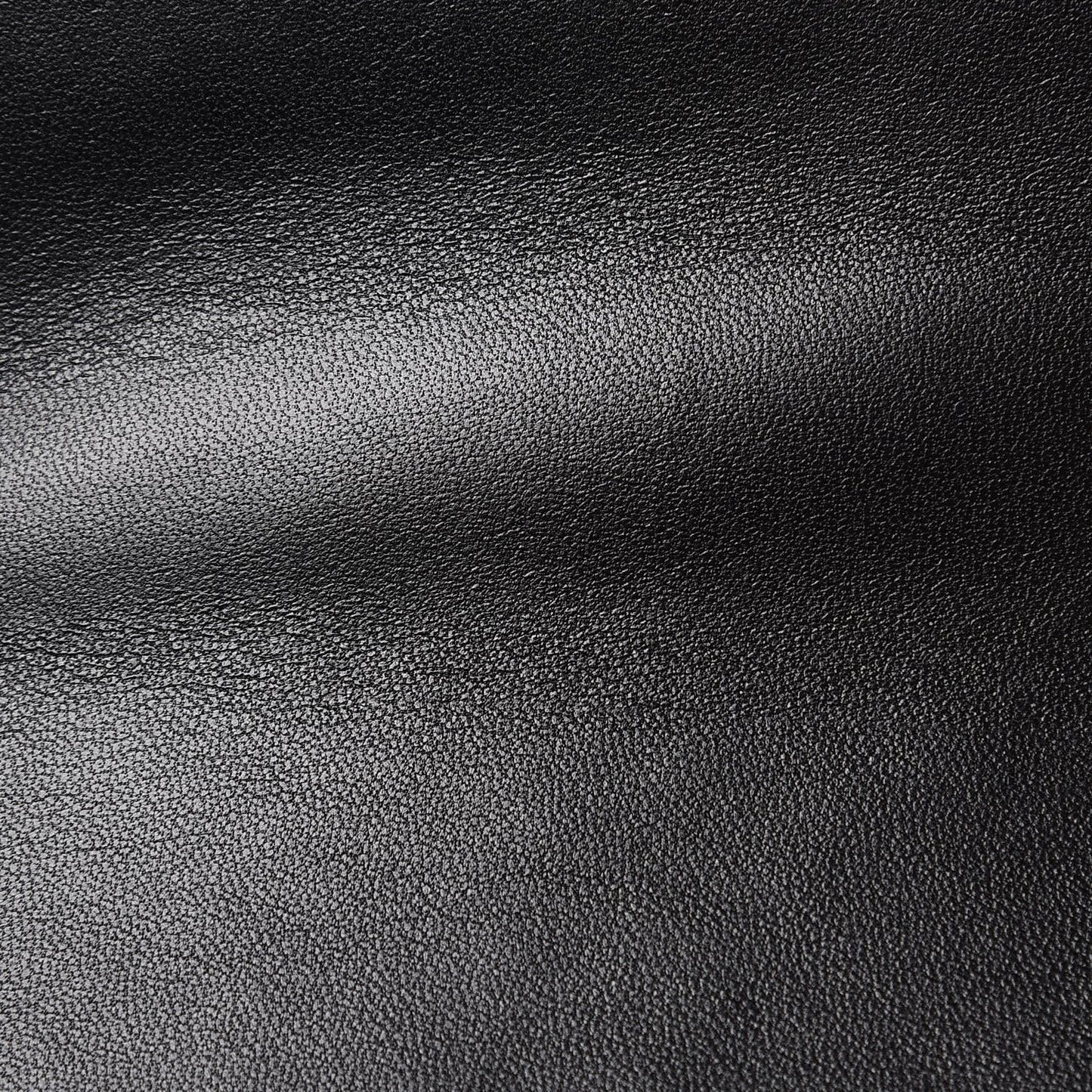 Grained Calfskin Compact Trotteur Black