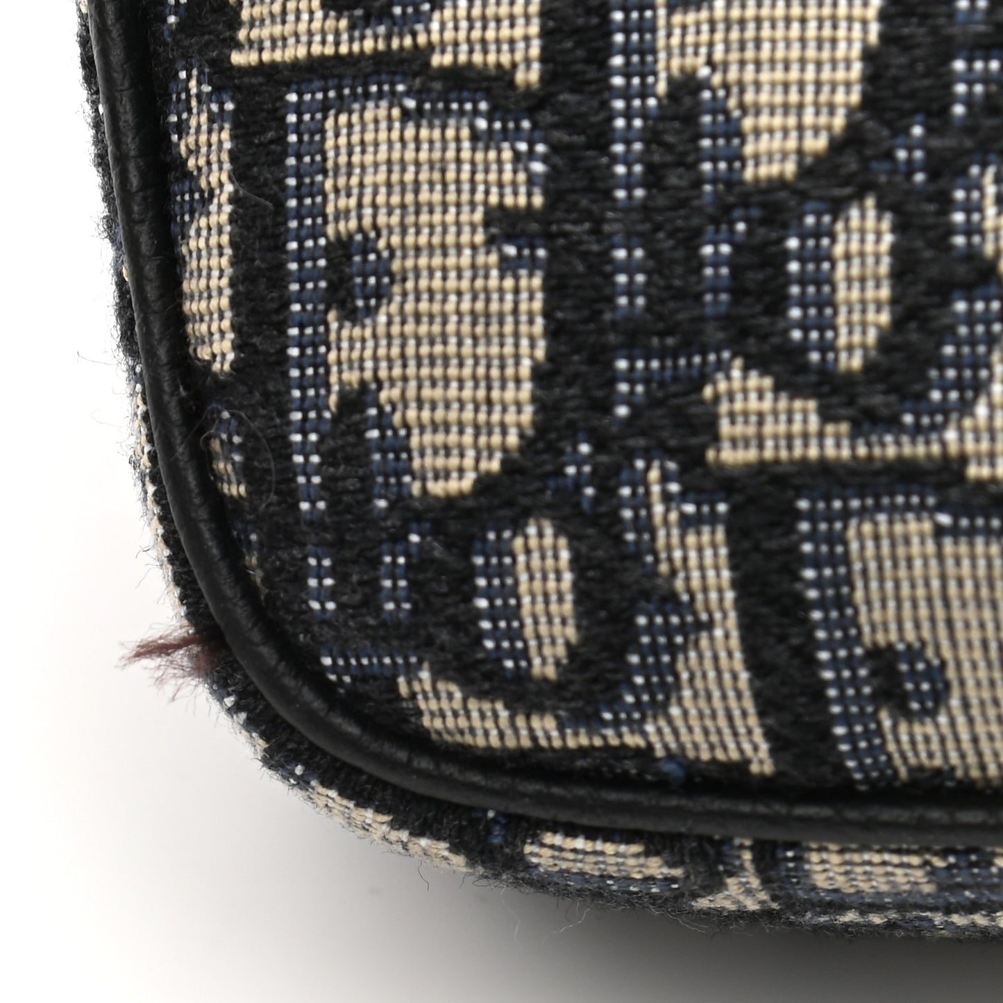 Oblique Messenger Pouch Black