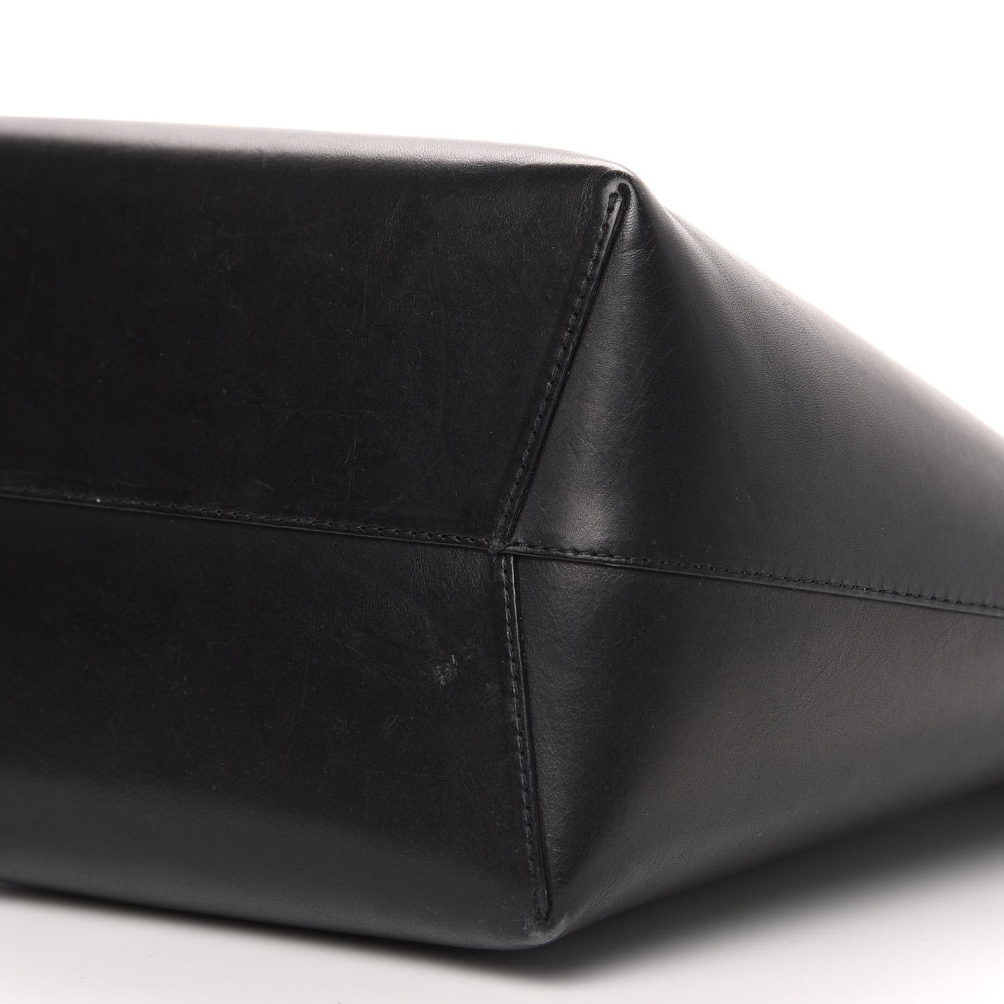 Vegetable Tanned Calfskin Bucket Bag Black Flamma