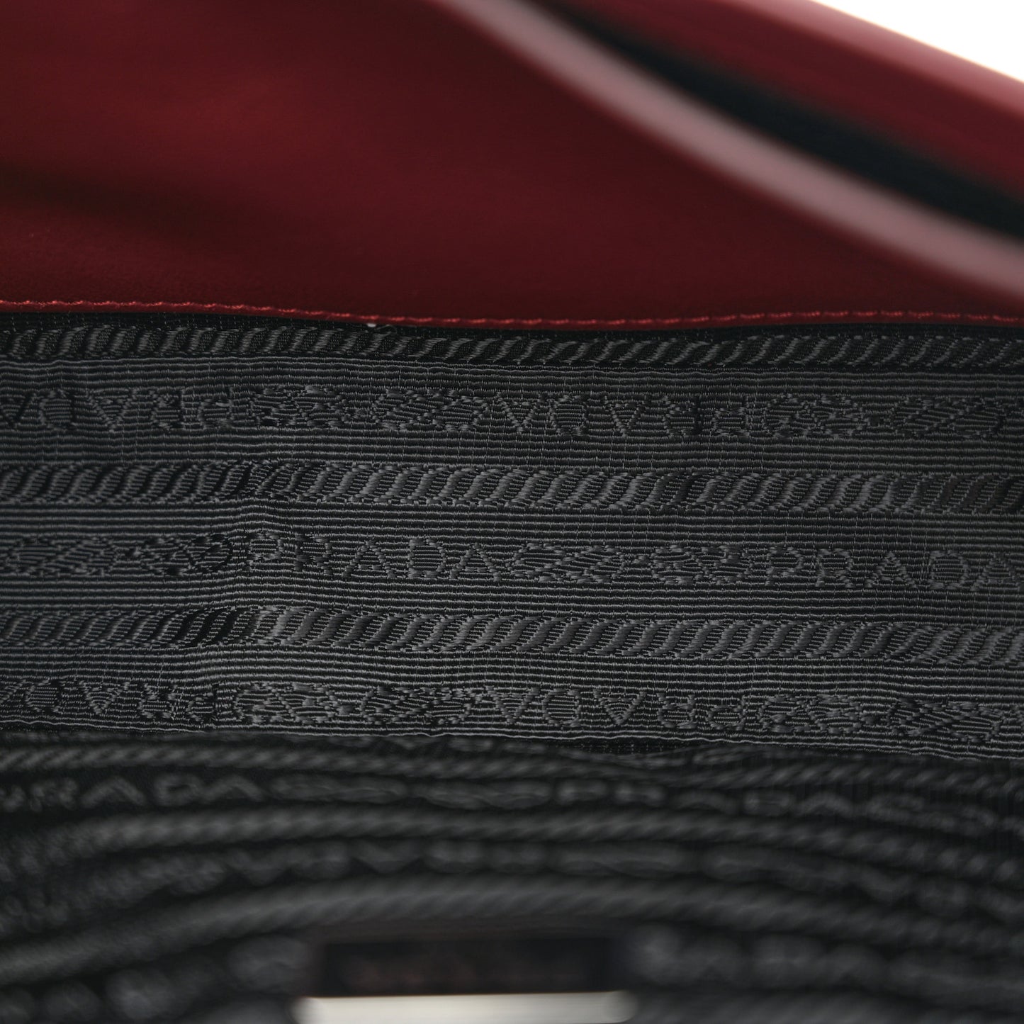 Saffiano Vernice Flap Chain Crossbody Granato