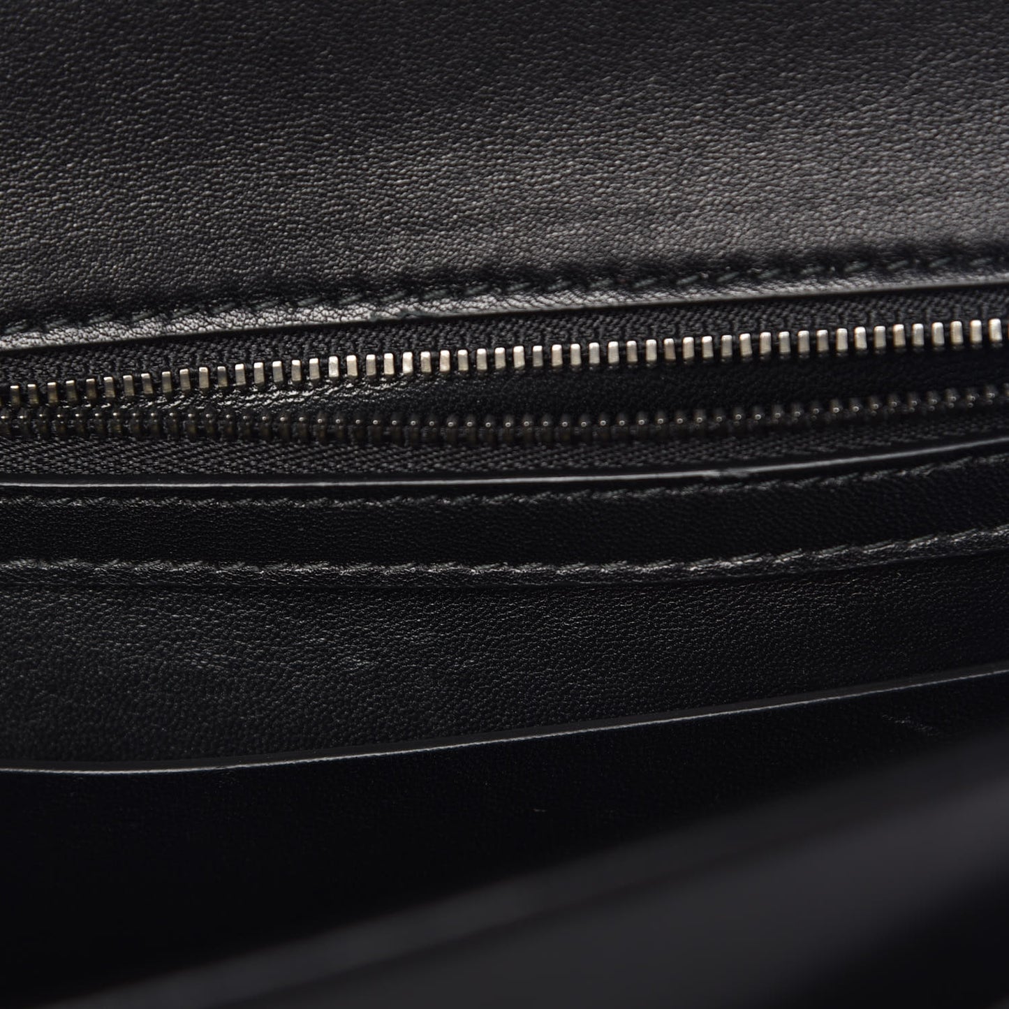 Shiny Goatksin Logo Embossed Monochrome M BB Round Shoulder Bag Black
