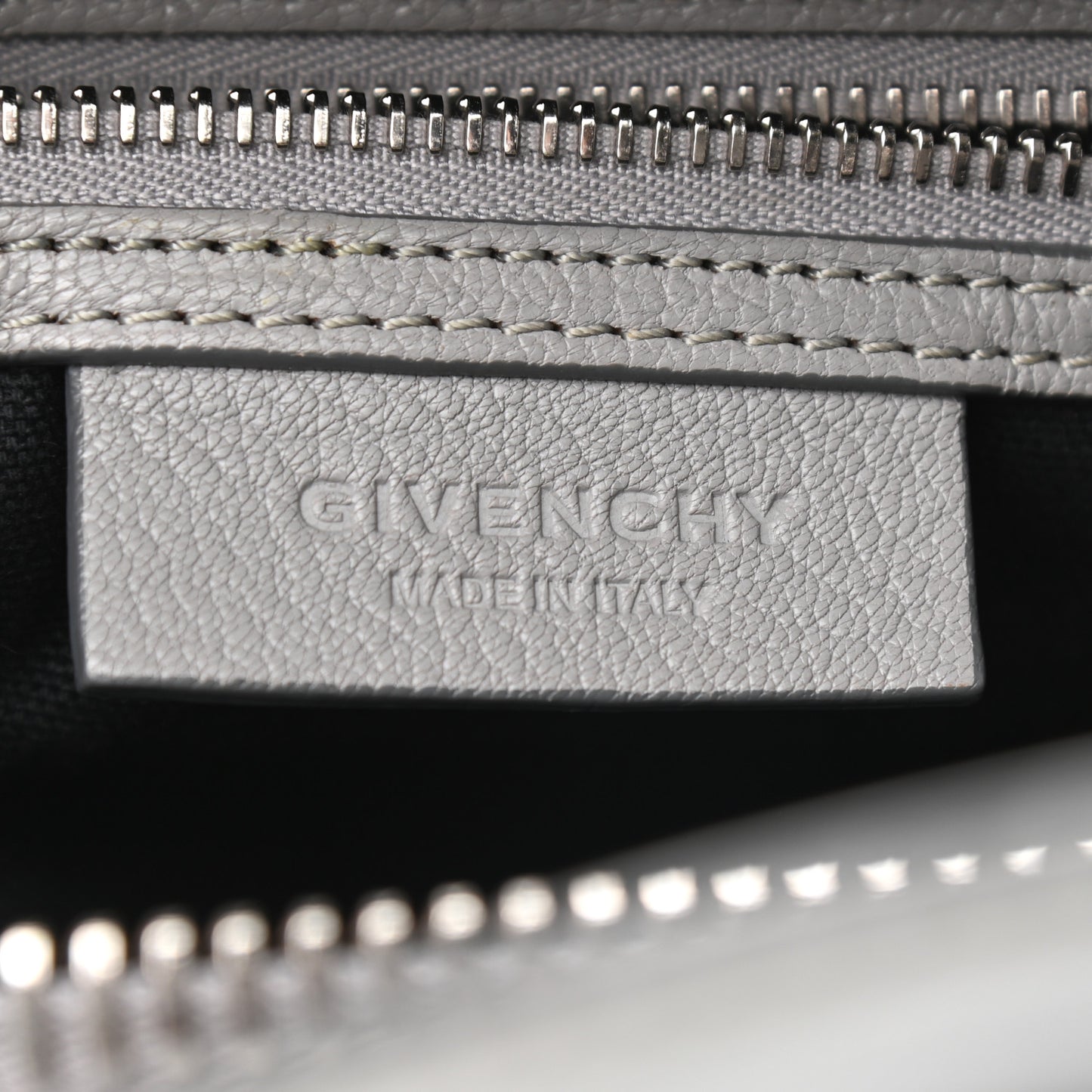 Sugar Goatskin Medium Antigona Pearl Grey