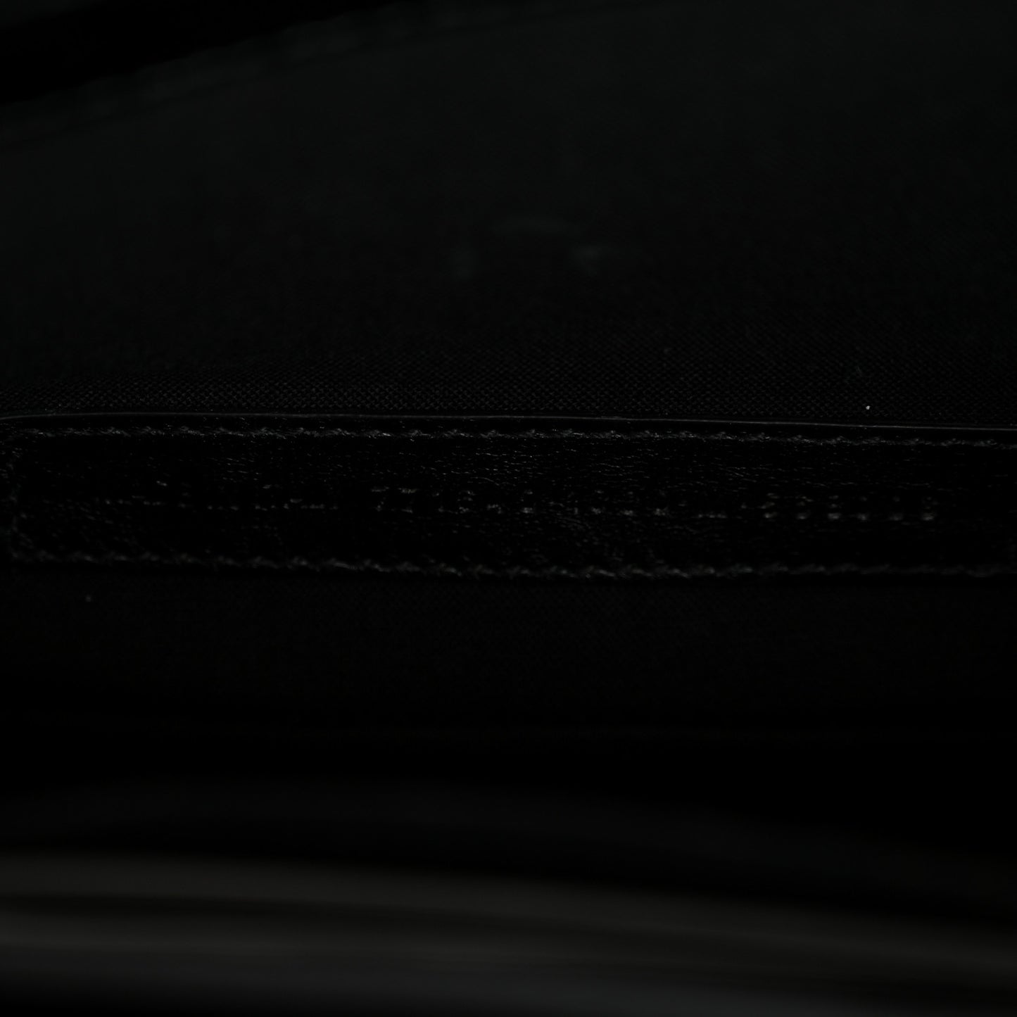 Agneau Arena Monochrome Small Le Cagole Sling Bag Black