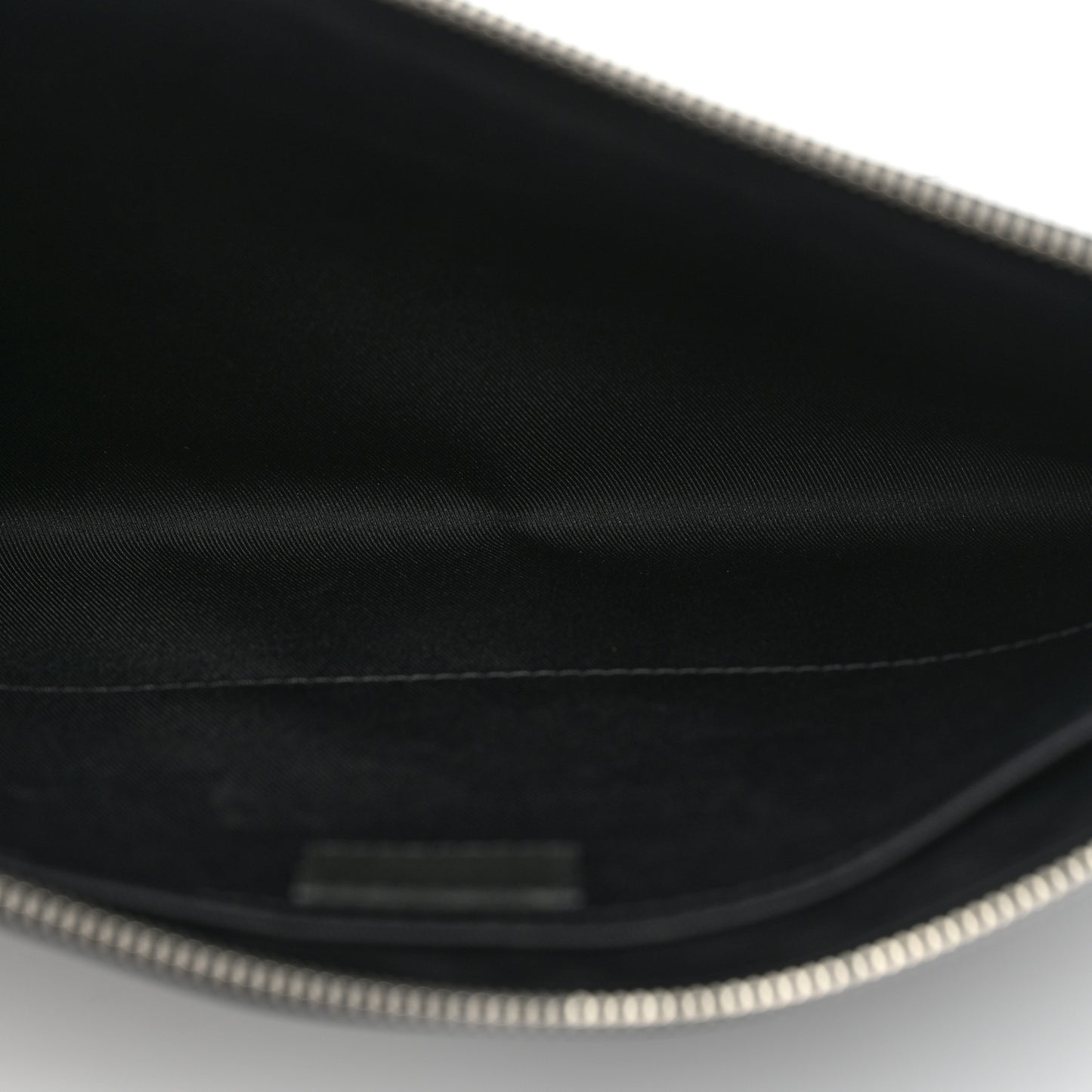 Damier Infini Discovery Pochette GM Onyx