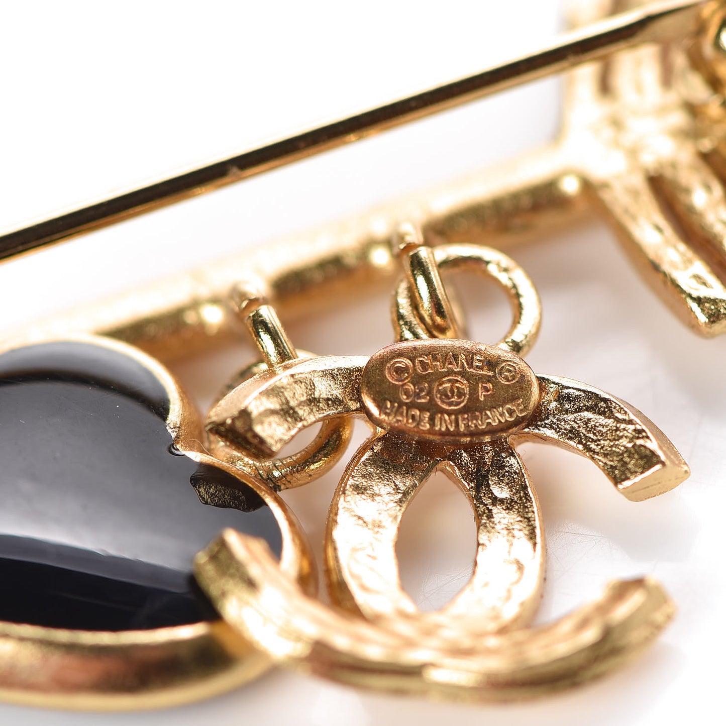 Enamel Heart CC Arrow Brooch Black Gold