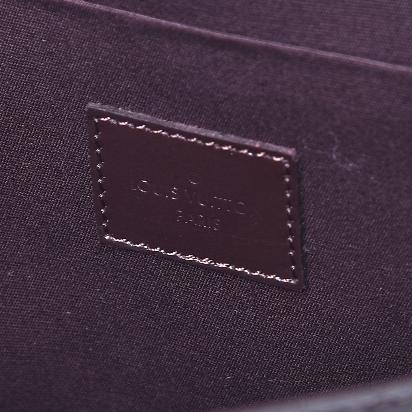 Vernis Pochette Felicie Chain Wallet Amarante