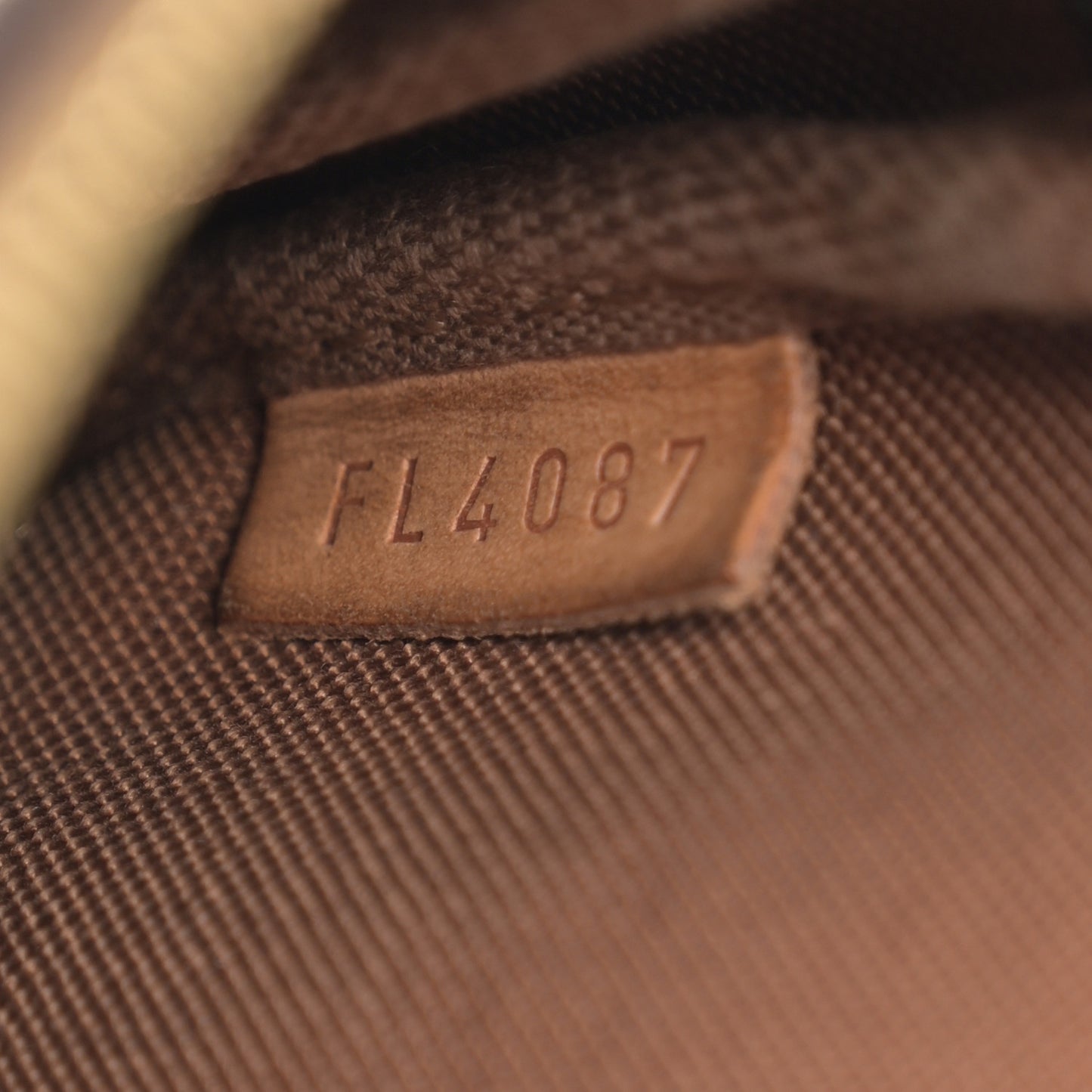 LOUIS VUITTON Monogram Petit Bucket 23