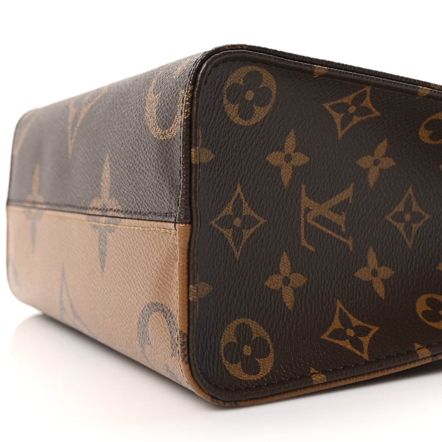 Reverse Monogram Giant Onthego BB