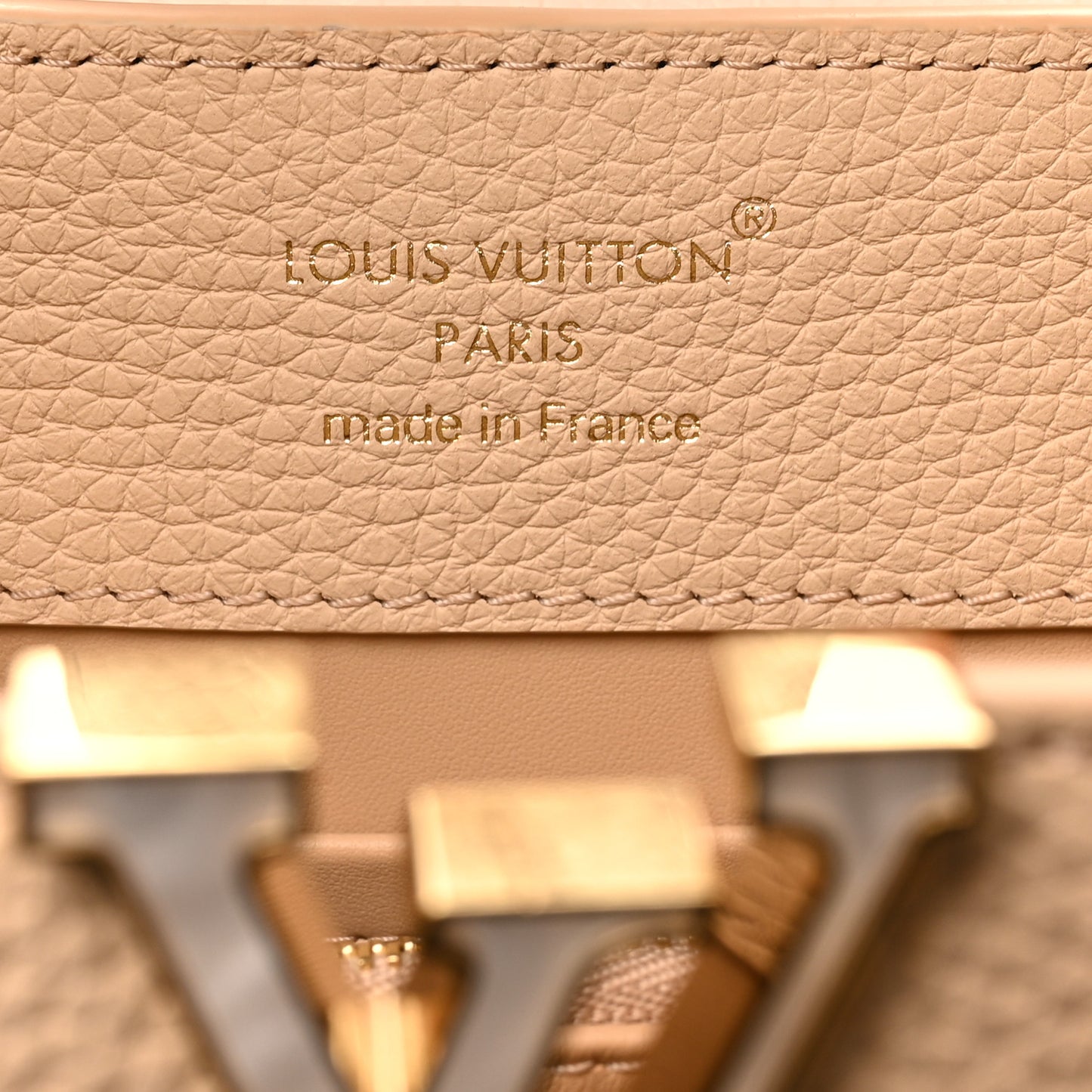 Taurillon Pearl Capucines BB Sable Quartz