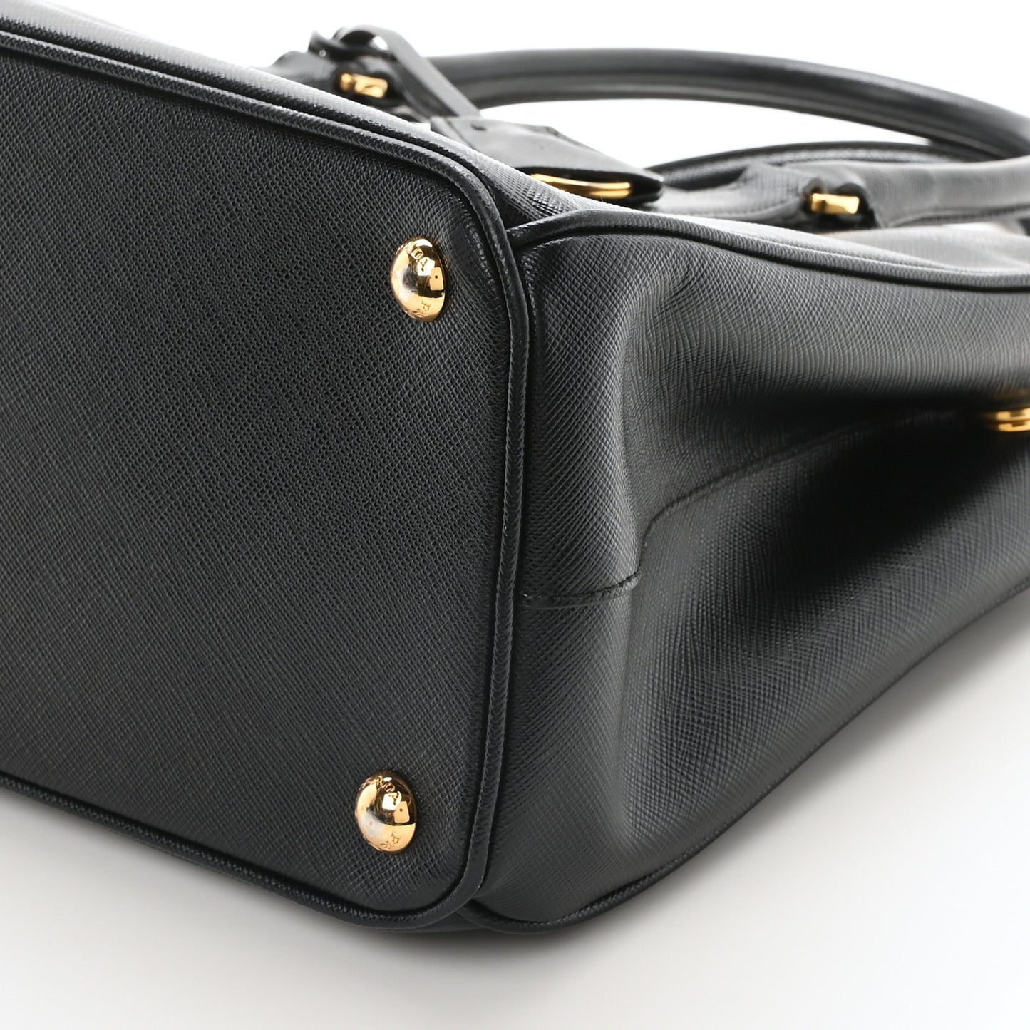 Saffiano Medium Galleria Double Zip Tote Black