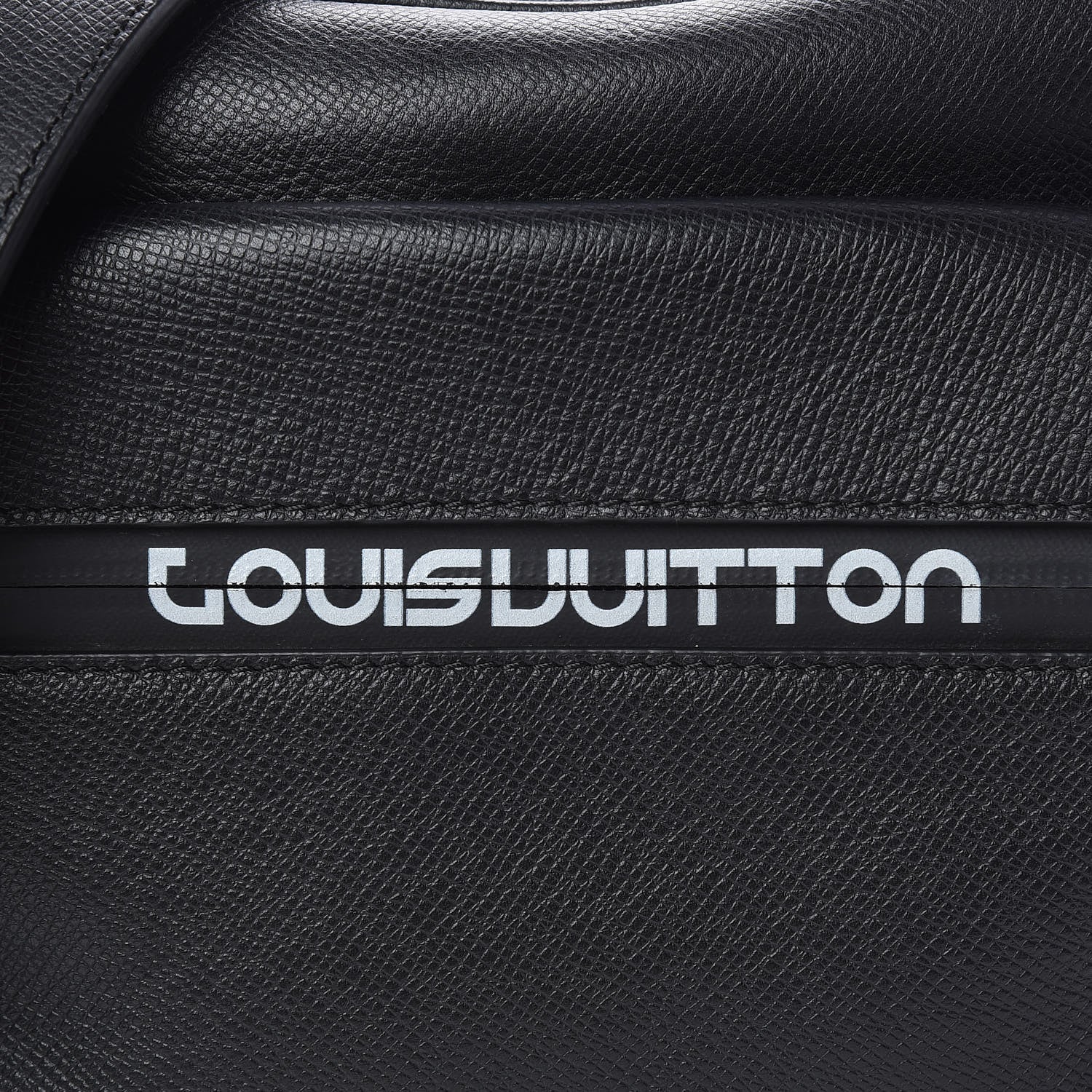 Louis Vuitton Taiga Outdoor Messenger PM Black 8 of 9