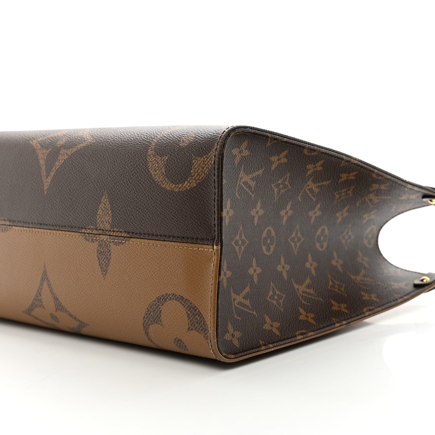 Reverse Monogram Giant Onthego MM