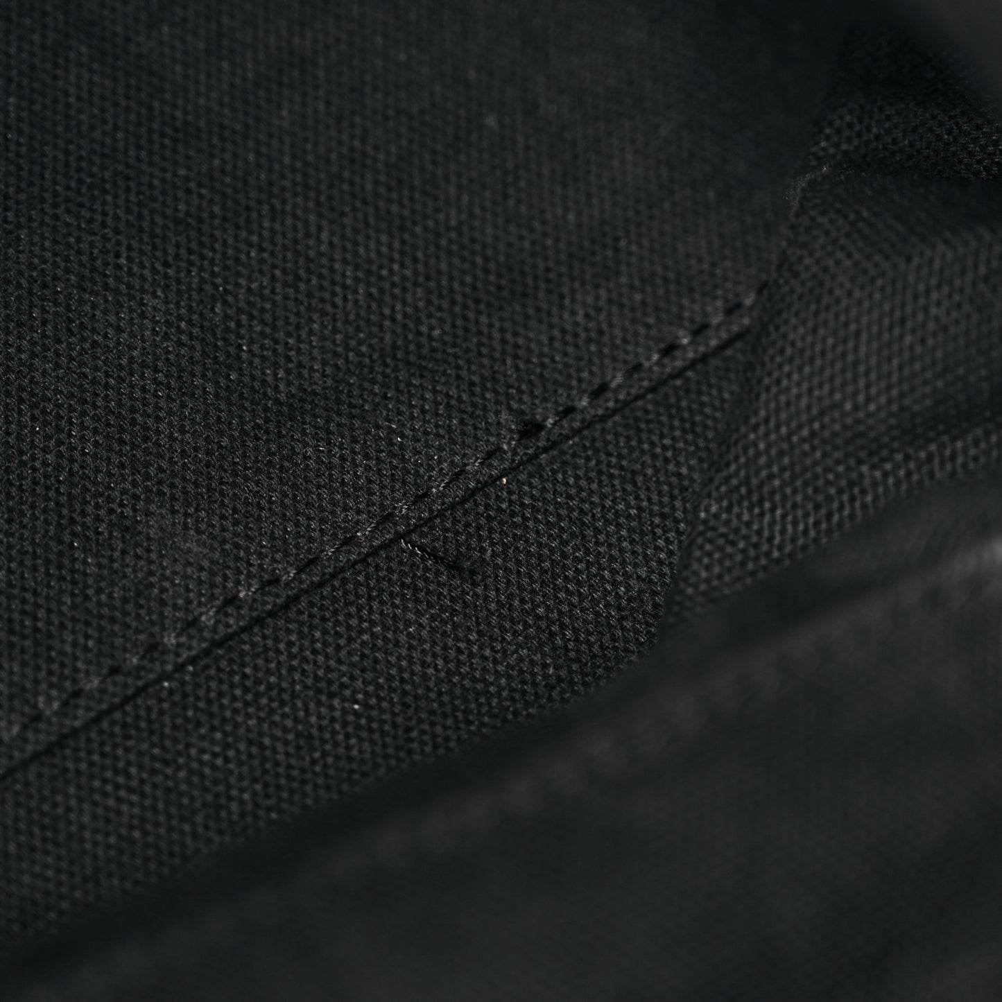 Waxy Grained Calfskin Medium Nightingale Black