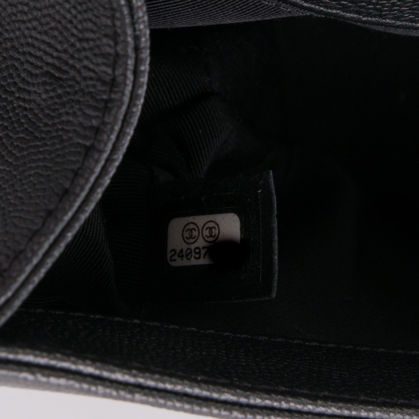 Caviar Quilted Medium Boy Flap So Black