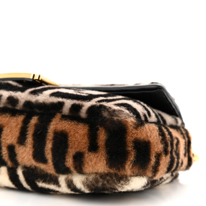 Fendi Shearling Vitello Dolce Macro FF 1974 Baguette White Ice 10 of 10