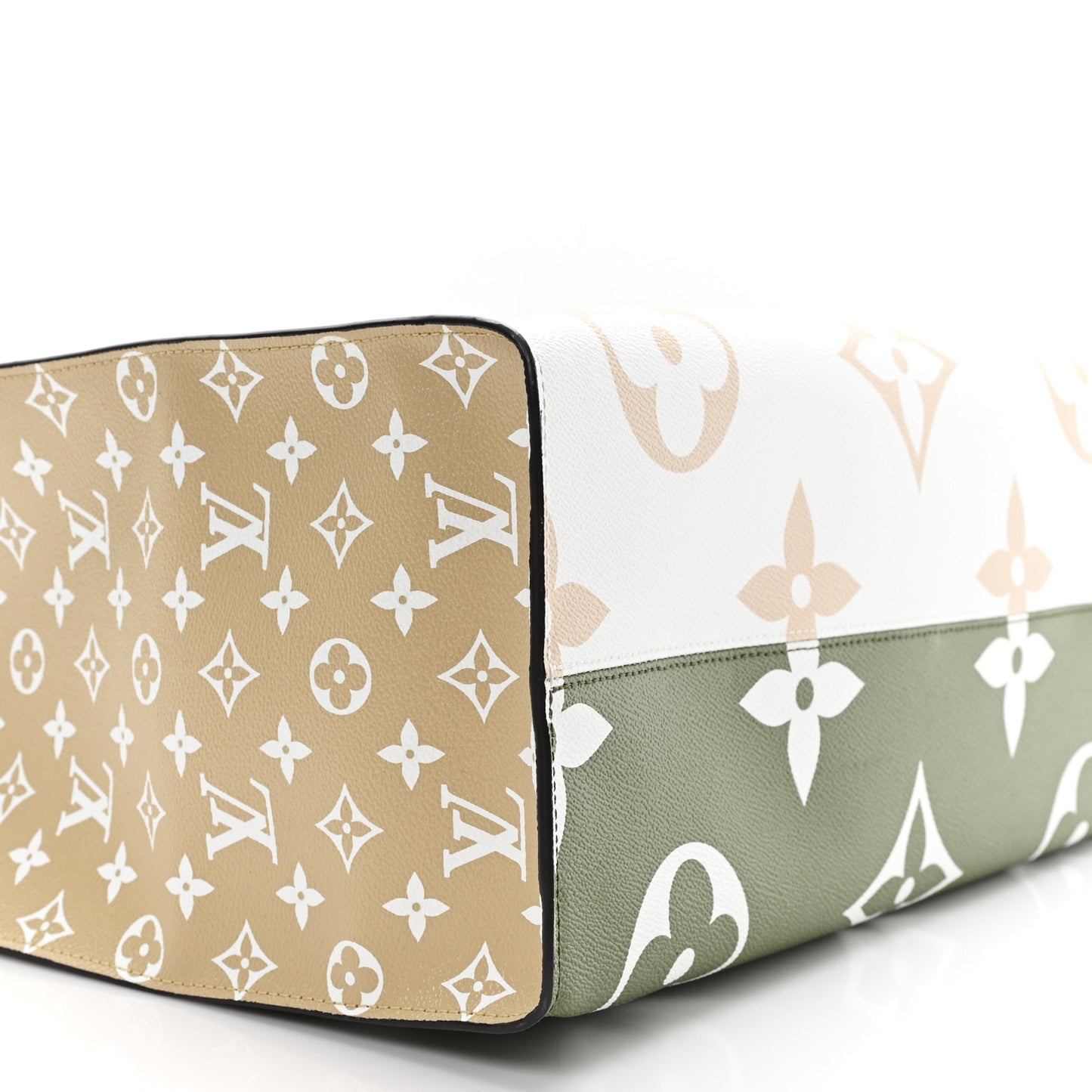 Monogram Giant Onthego GM Kaki Beige
