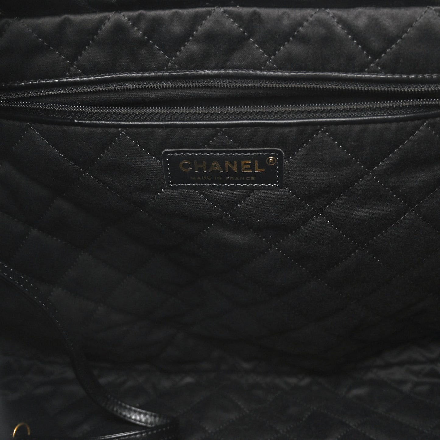 Shiny Calfskin Quilted Chanel 22 Black