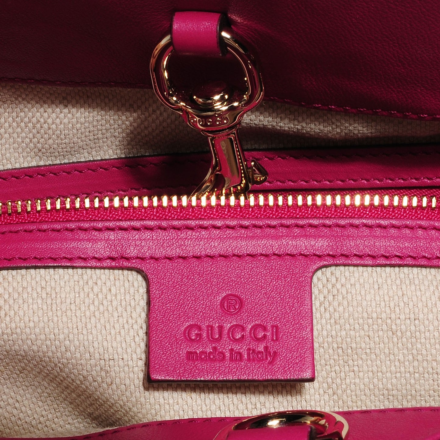 Vernice Naplack Medium Soho Chain Shoulder Bag Bright Bouganville