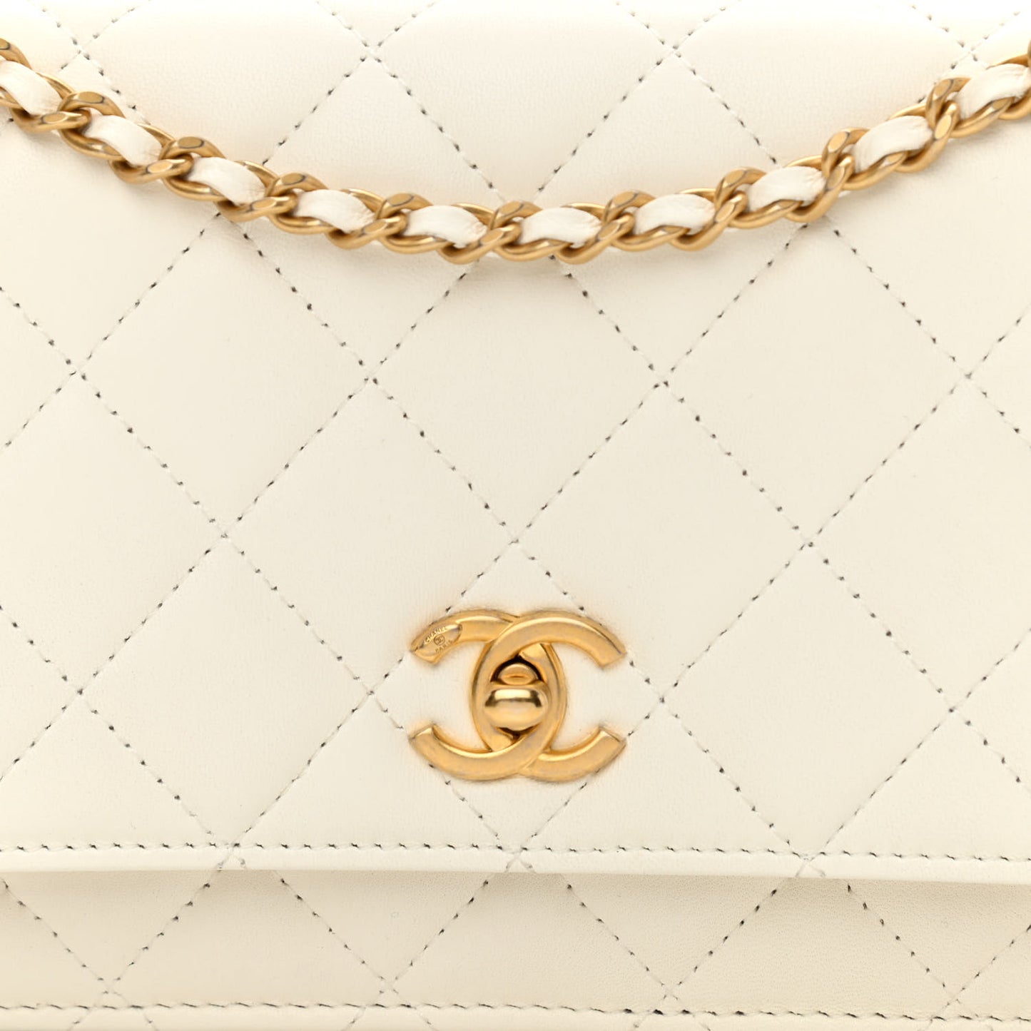 Lambskin Quilted CC Pearl Crush Wallet on Chain WOC White