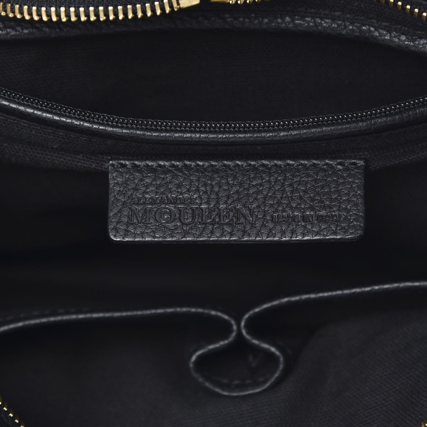 Pebbled Calfskin Small Skull Padlock Zip Around Tote Black