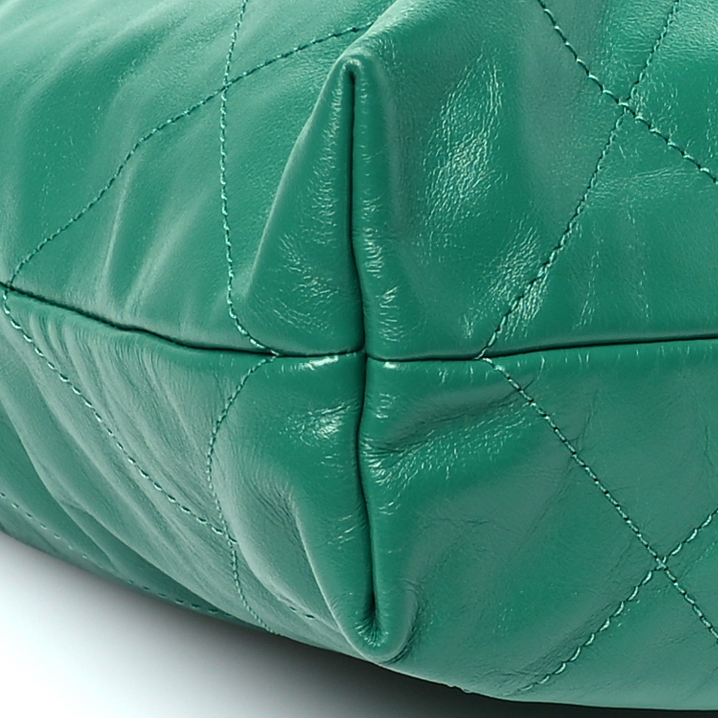 Shiny Calfskin Quilted Small Chanel 22 Green