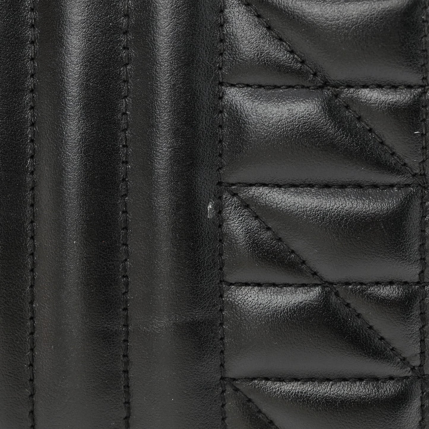 Calfskin Matelasse Aria Small GG Marmont Chain Shoulder Bag Black