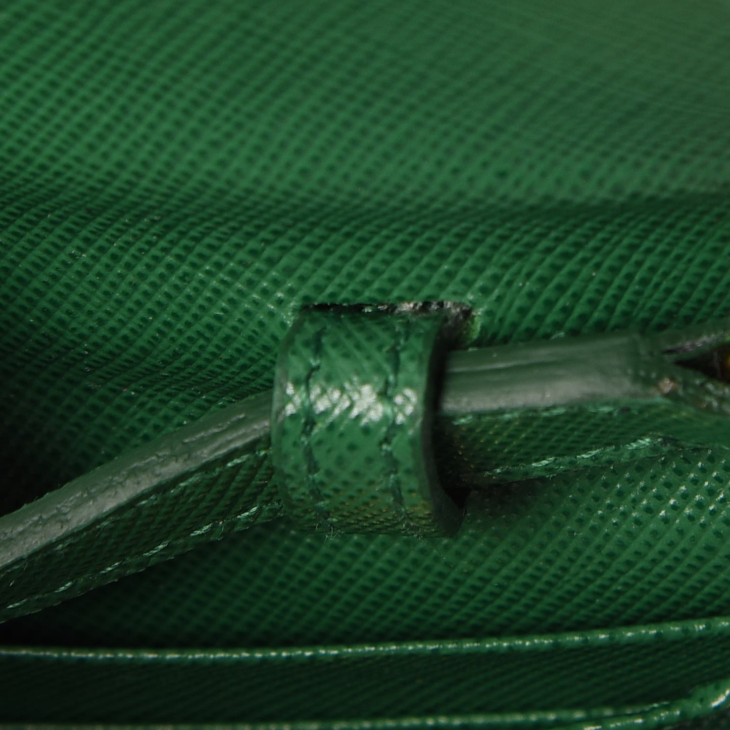 Saffiano Metal Oro Chain Wallet Verde