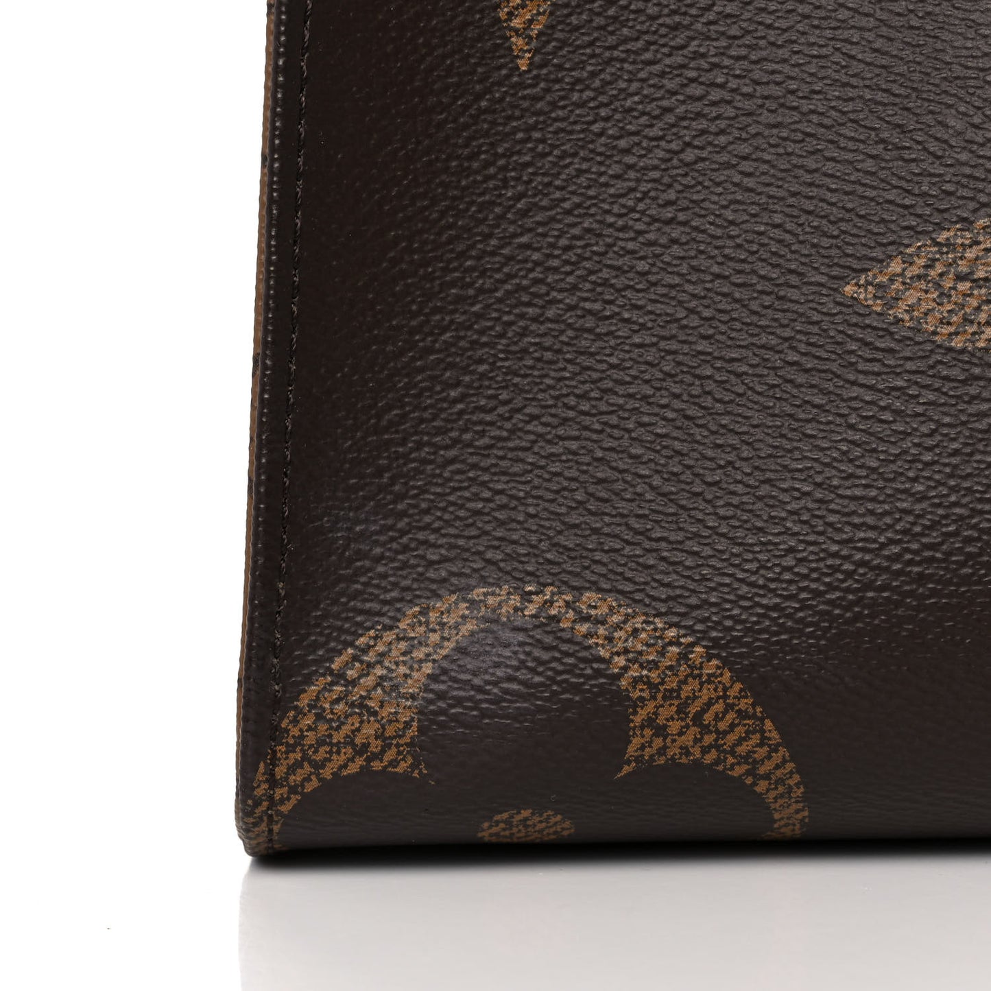 Reverse Monogram Giant Onthego MM