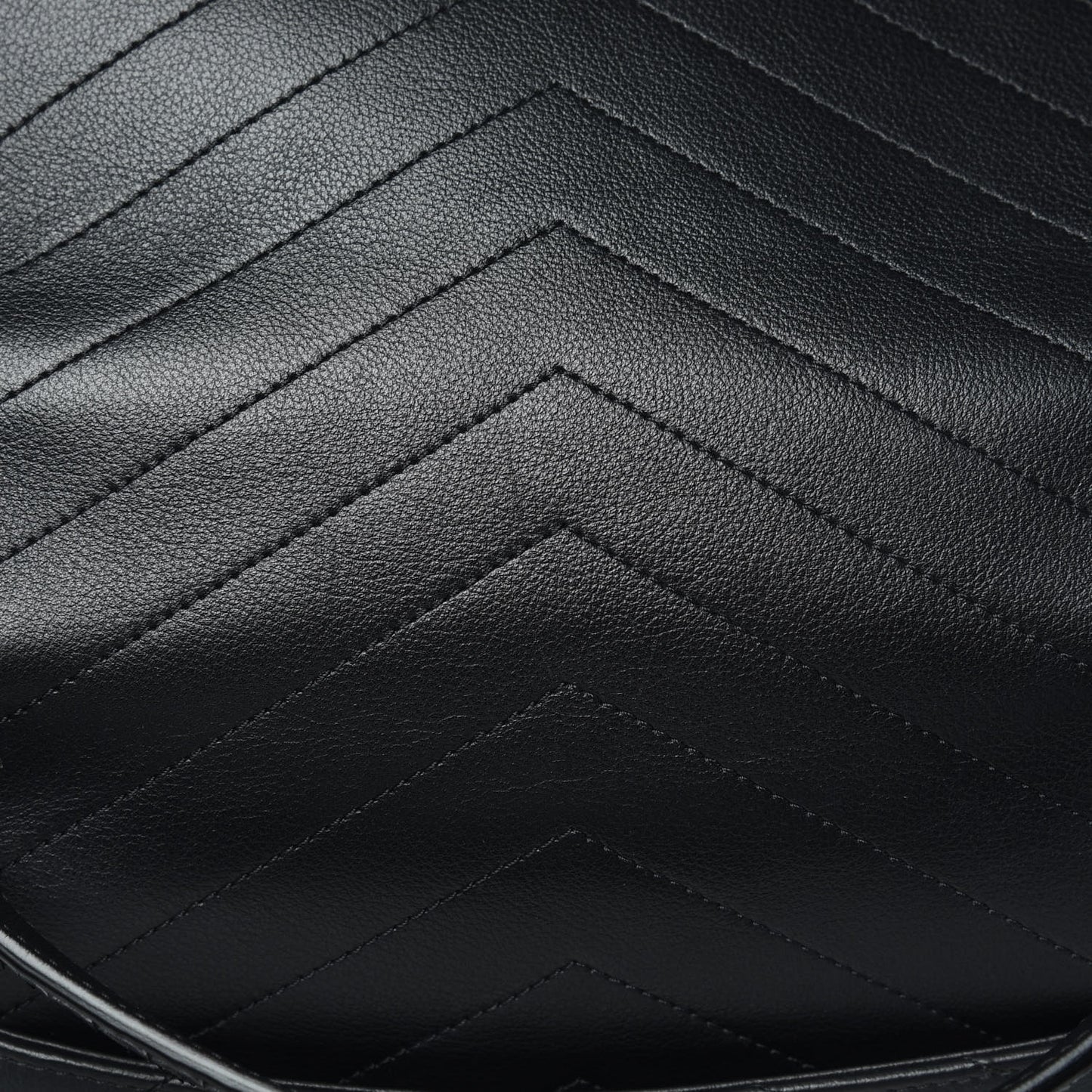Grained Calfskin Elaphe Stitched Medium Chevron Chic Top Handle Flap Black