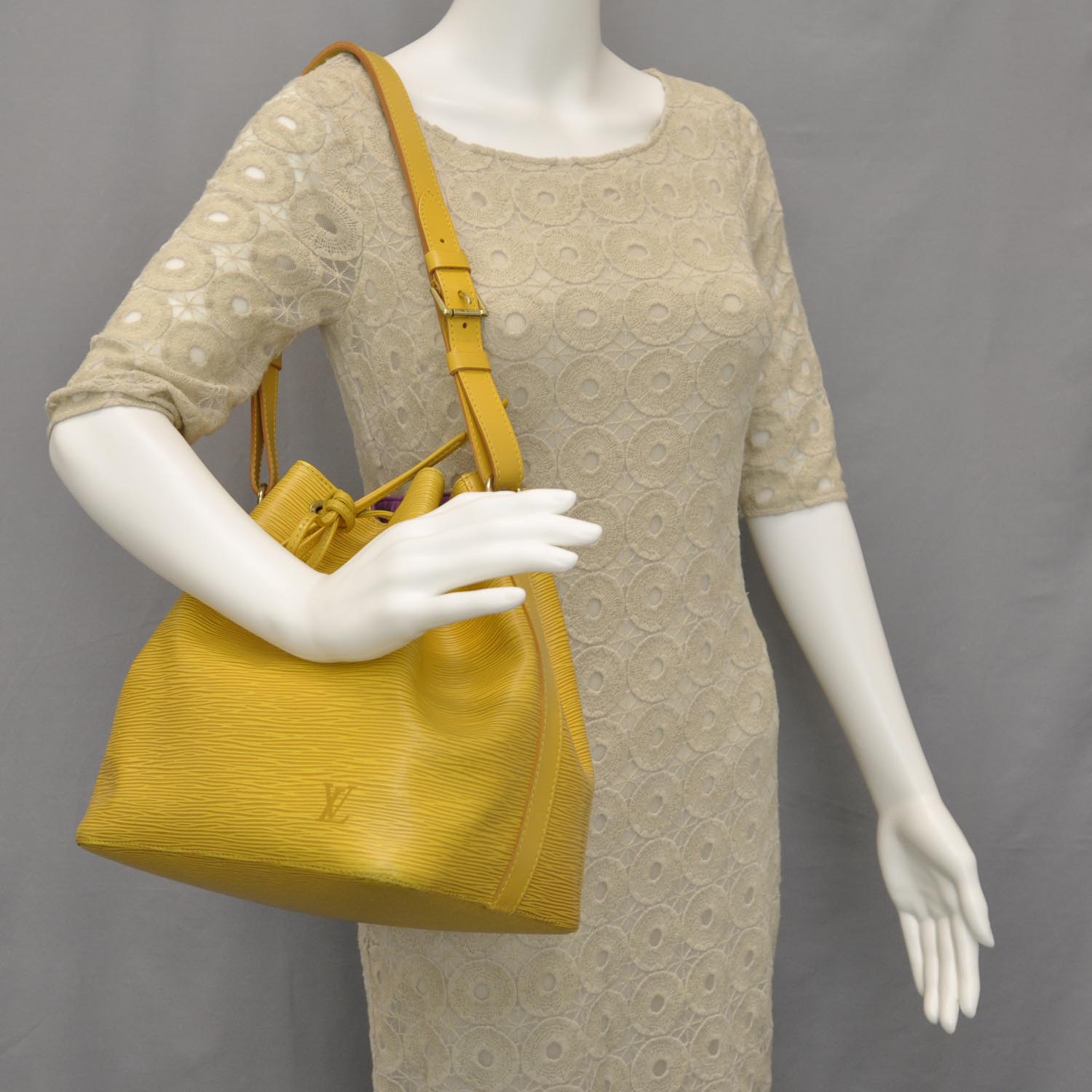 Louis Vuitton Epi Petit Noe Tassil 2 of 10