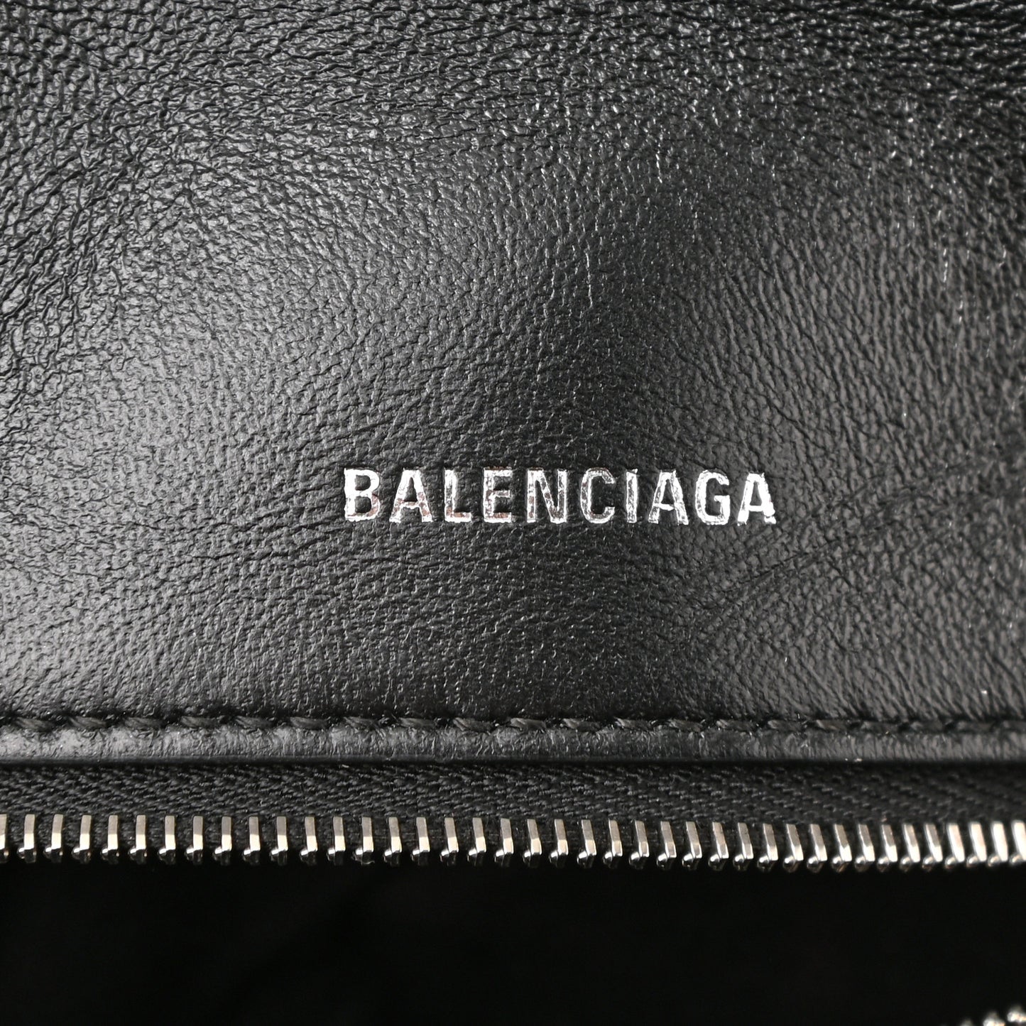 Nappa Calfskin Quilted Touch B Puffy Clutch Black