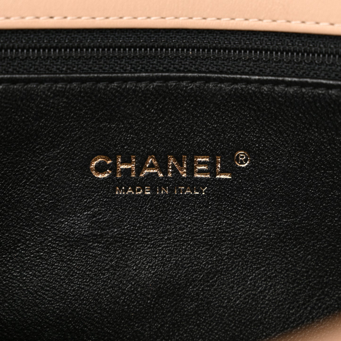 Caviar Quilted Medium CC Filigree Flap Beige Black