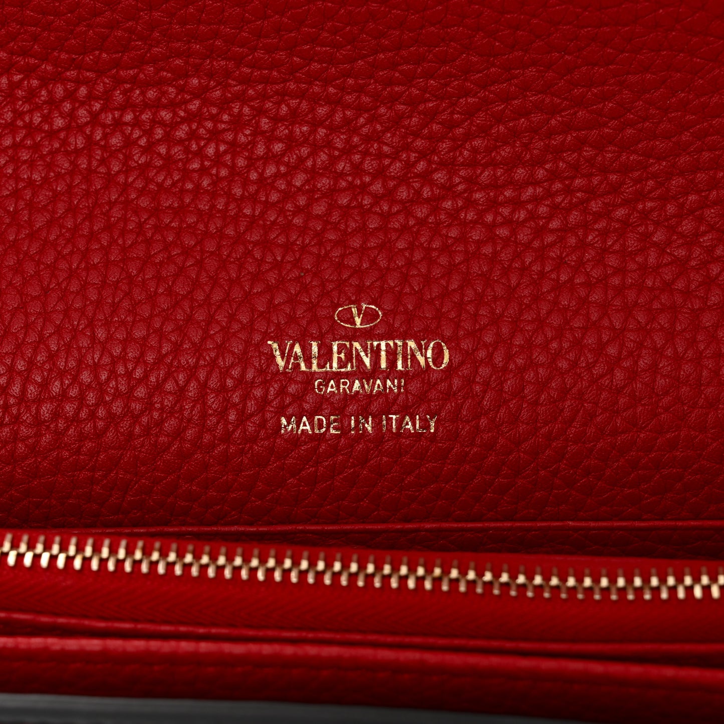 Pebbled Calfskin Rockstud Envelope Wallet on Chain Rouge Pur