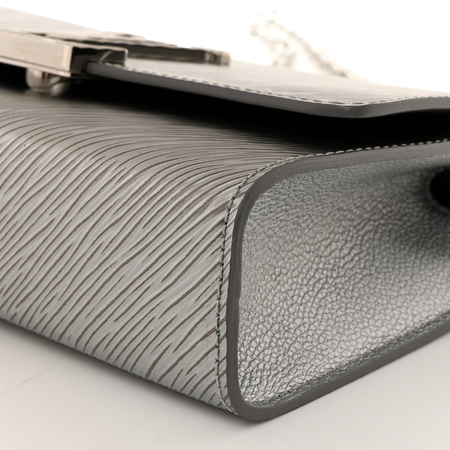 Epi Pochette Louise NM Silver
