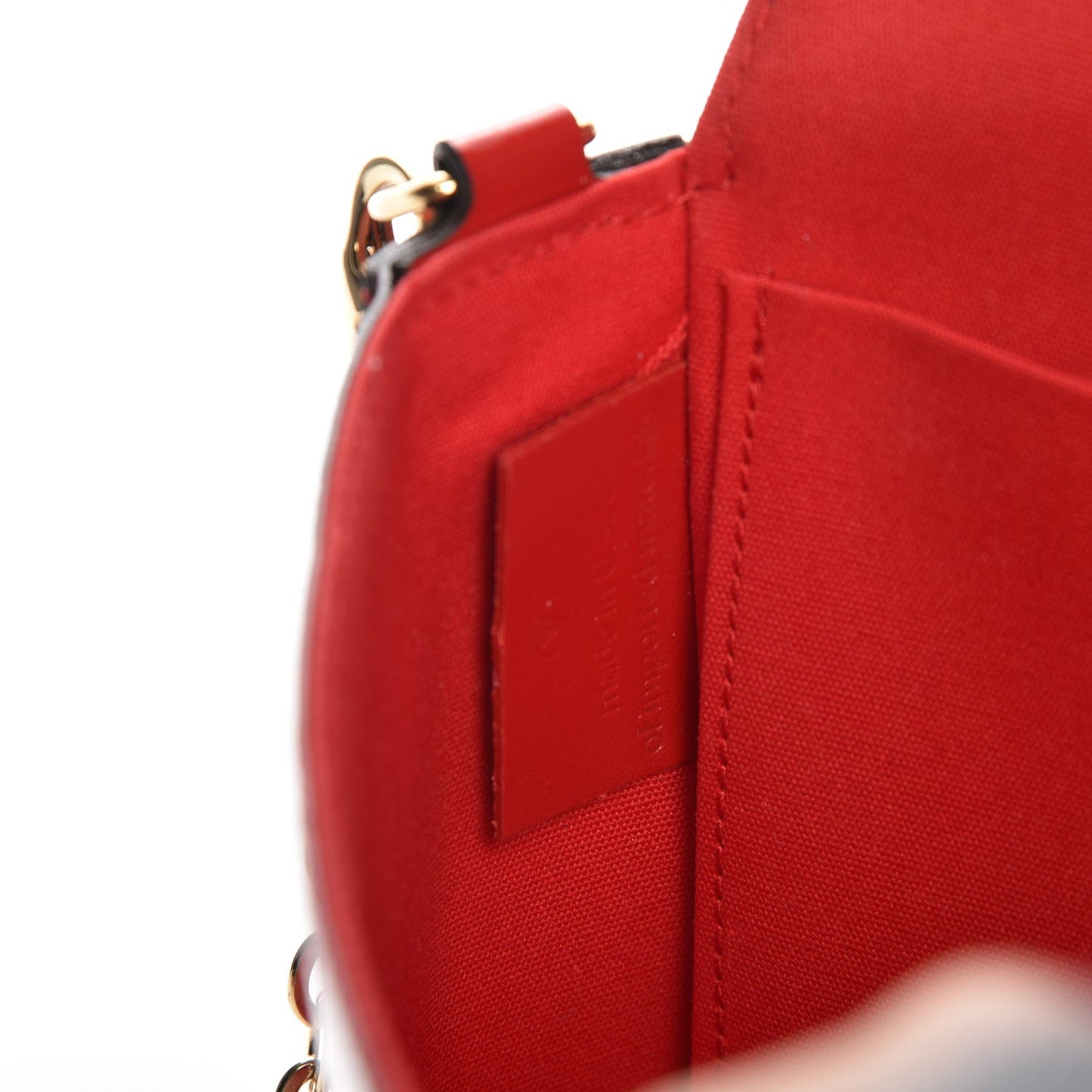 Vernis Felicie Pochette Chain Wallet Cherry