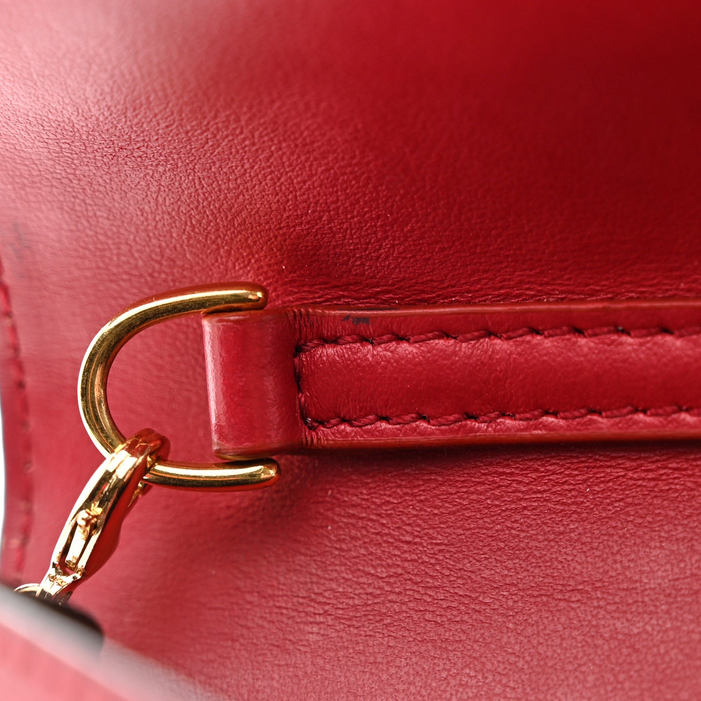 Vitello Cruise F is Fendi Bi-Color FF 1974 Embossed Envelope Belt Bag Maya Black Fragola