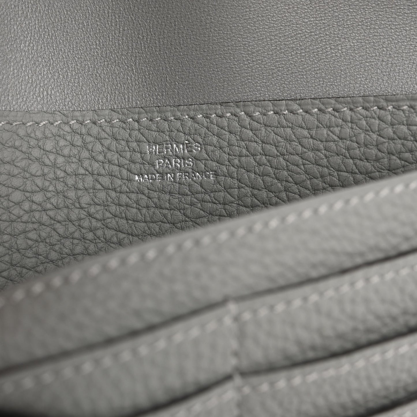 Togo Dogon Recto Verso Wallet Gris Mouette