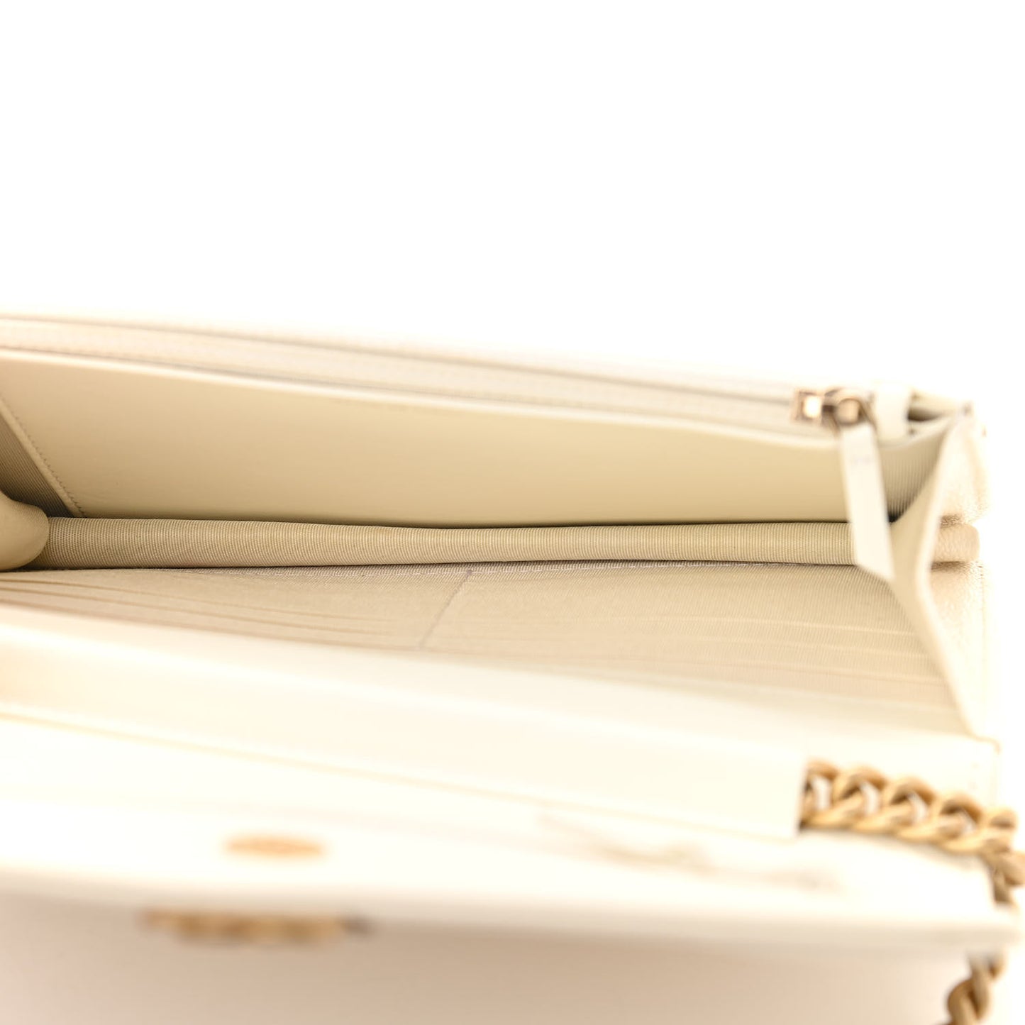Caviar Quilted Boy Wallet On Chain WOC White
