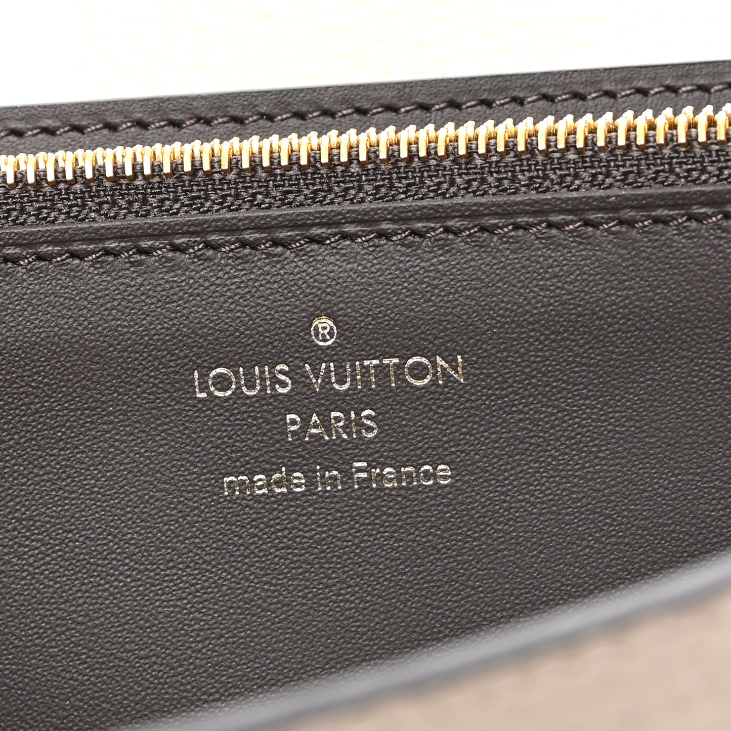 Taurillon Capucines Wallet Galet