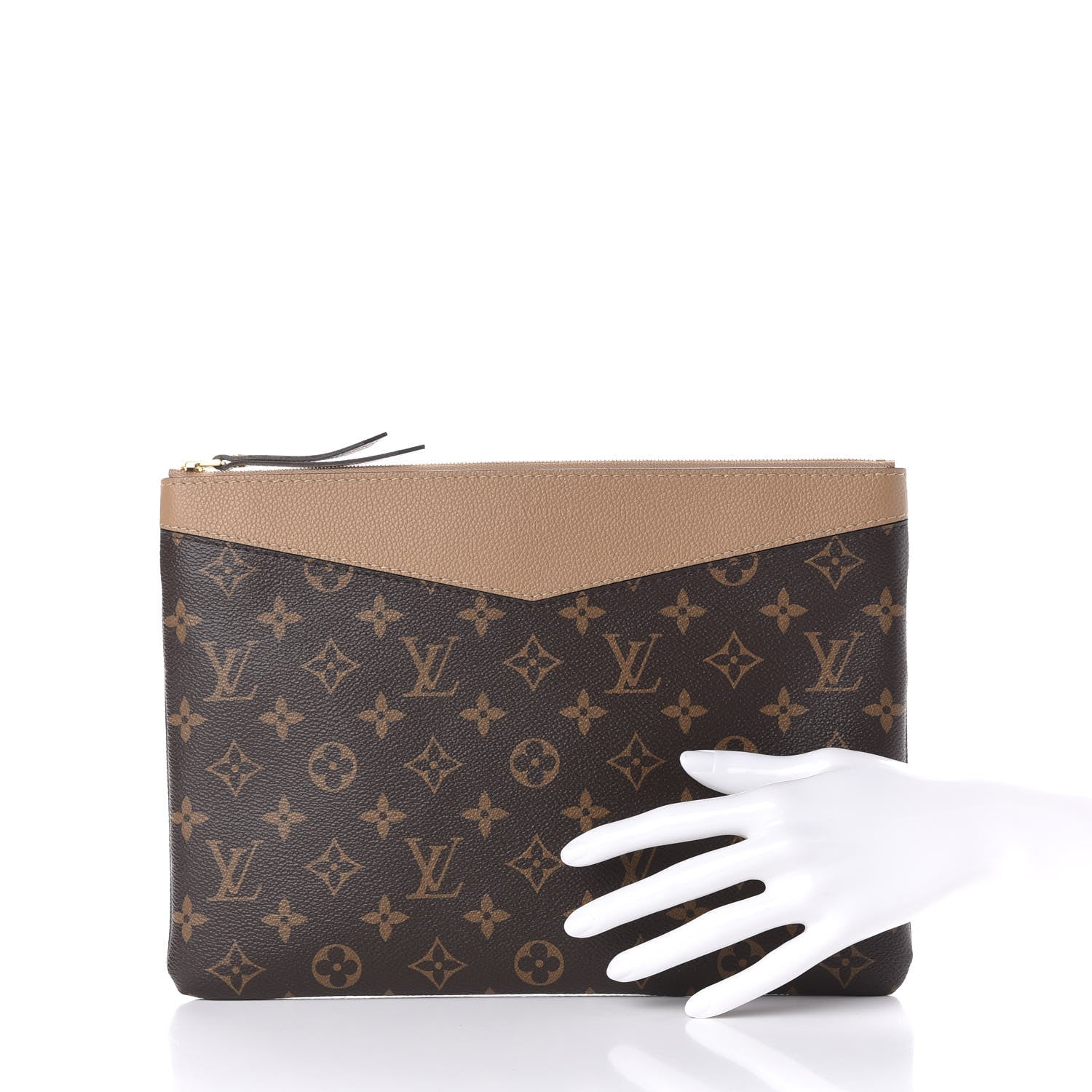 Louis Vuitton Monogram Daily Pouch Sesame 2 of 8