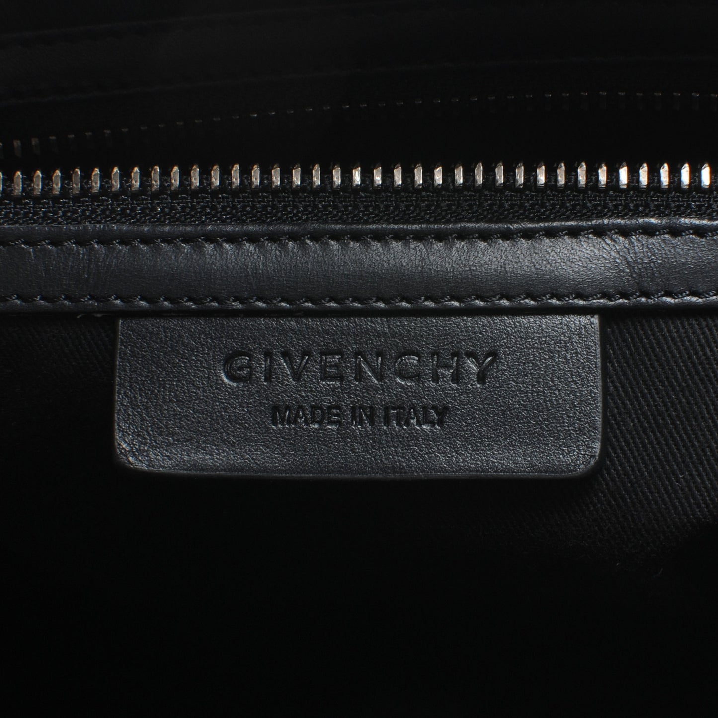 Shiny Lord Calfskin Medium Antigona Black