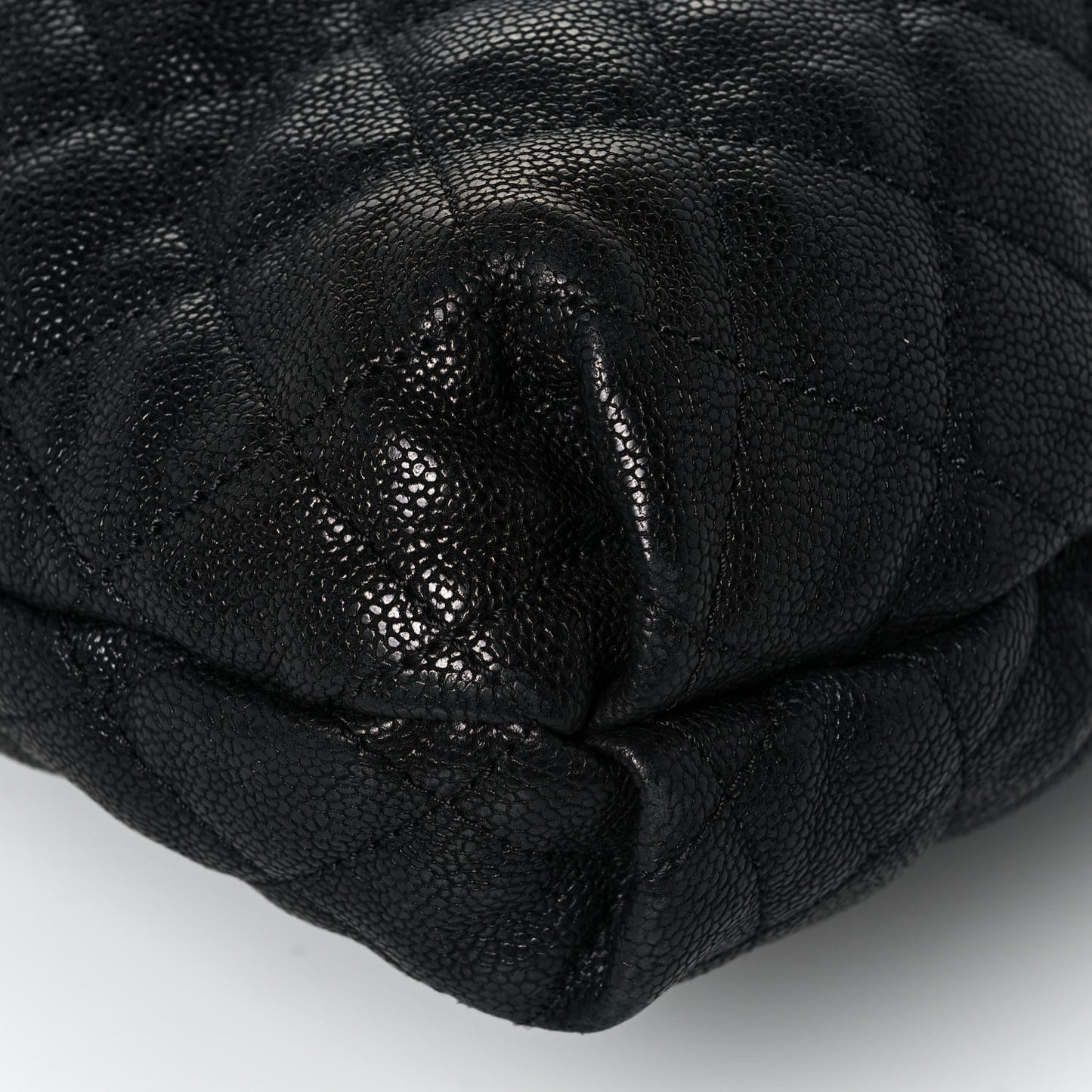 Distressed Glazed Caviar Quilted Large Elastic Tote Black