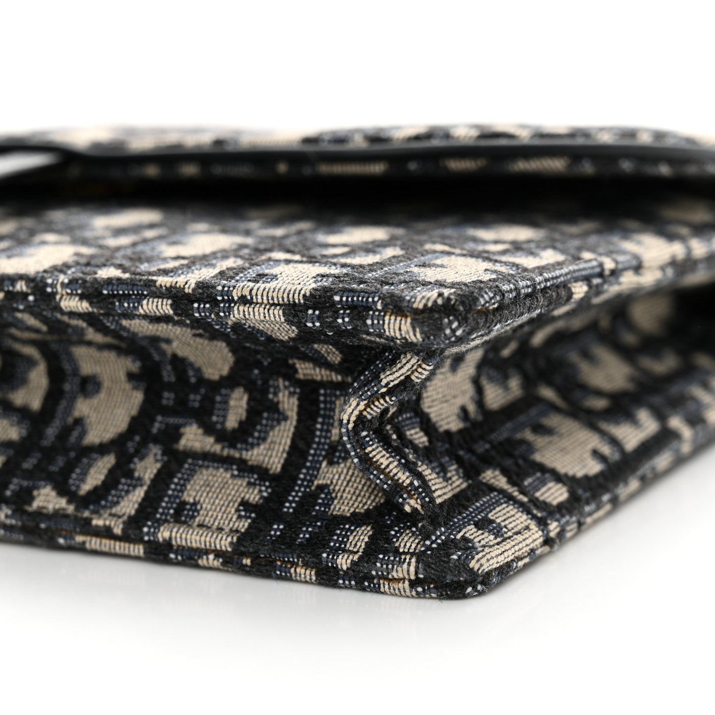 Oblique Saddle Chain Pouch Blue