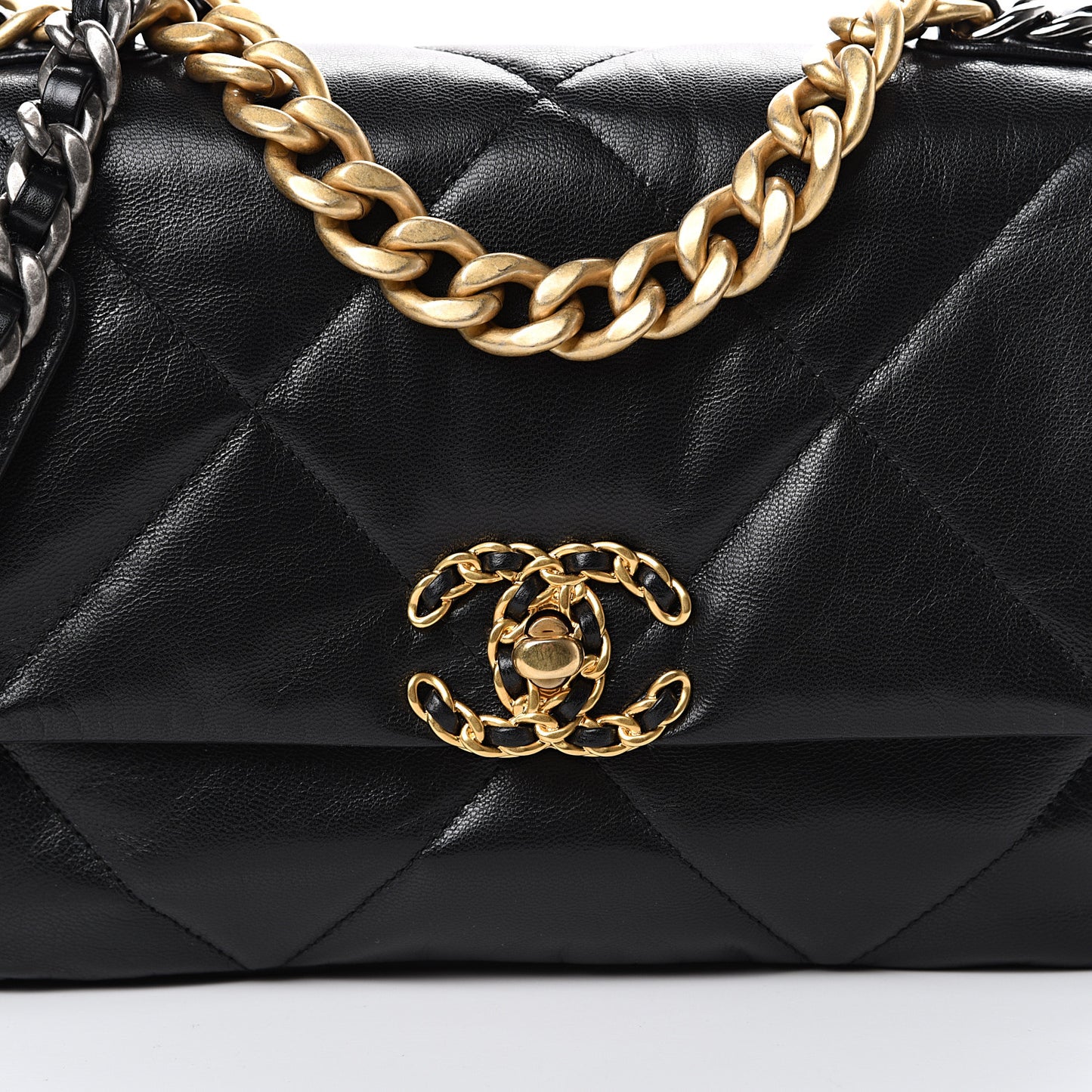 Goatskin Quilted Medium 19 Flap Black