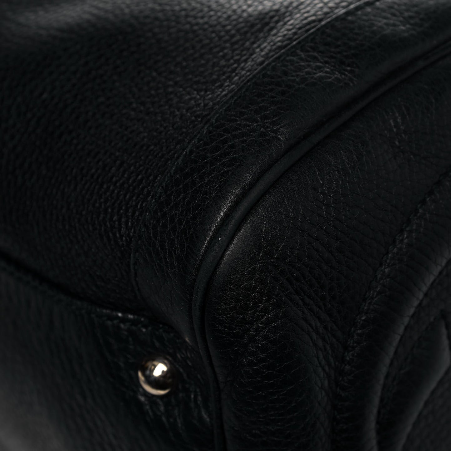 Pebbled Calfskin Medium Soho Boston Black
