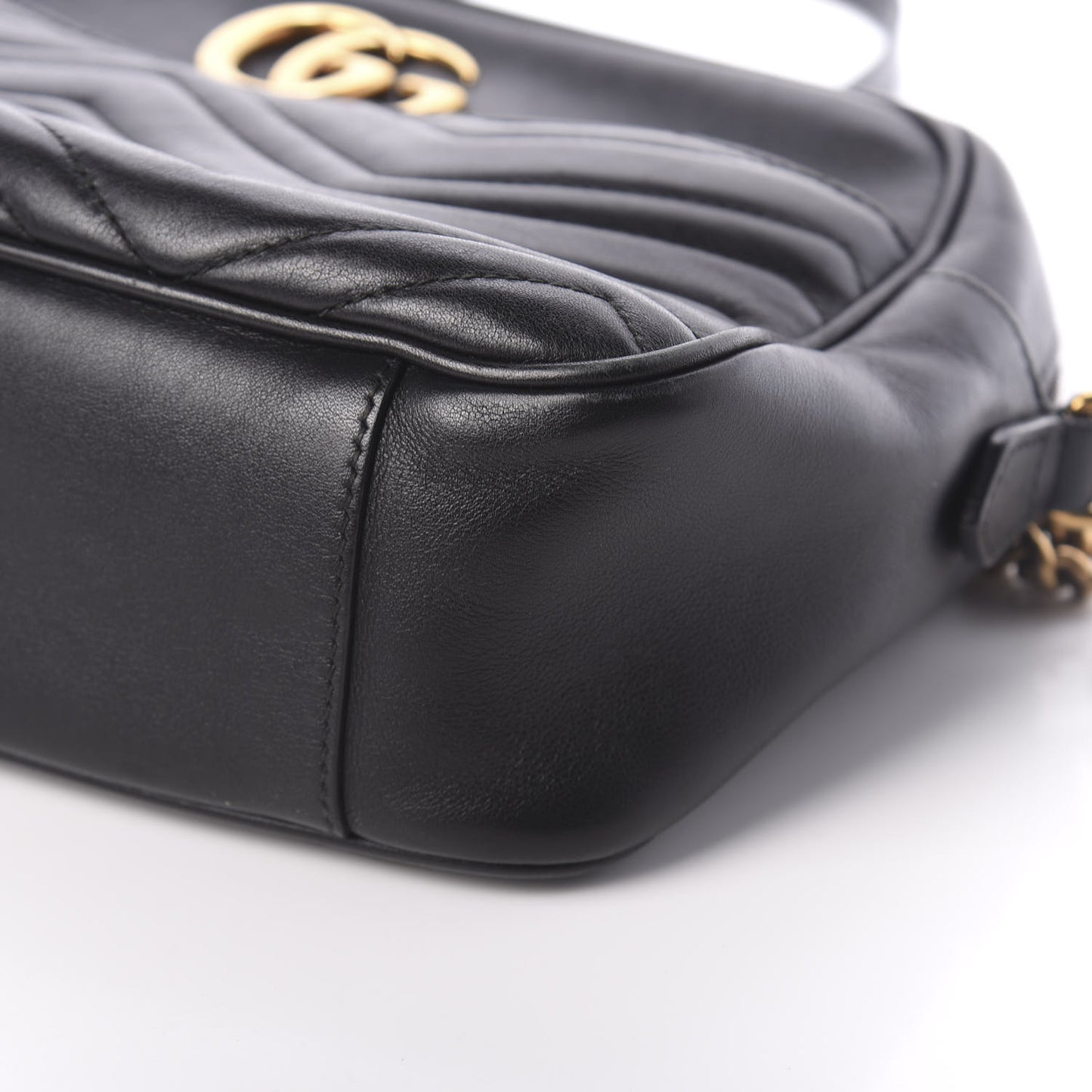Calfskin Matelasse Medium GG Marmont Chain Shoulder Bag Black