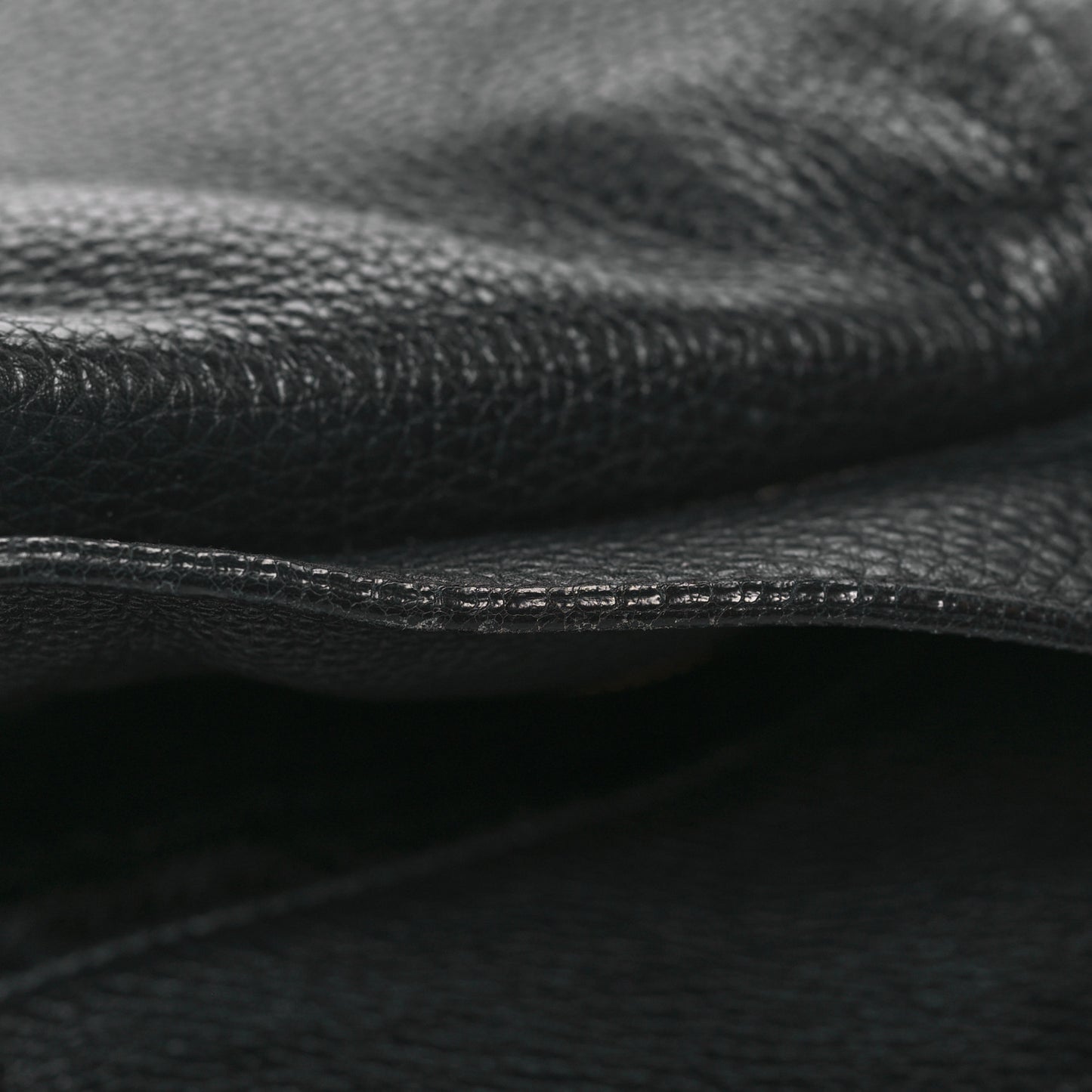 Vitello Daino Shoulder Bag Black