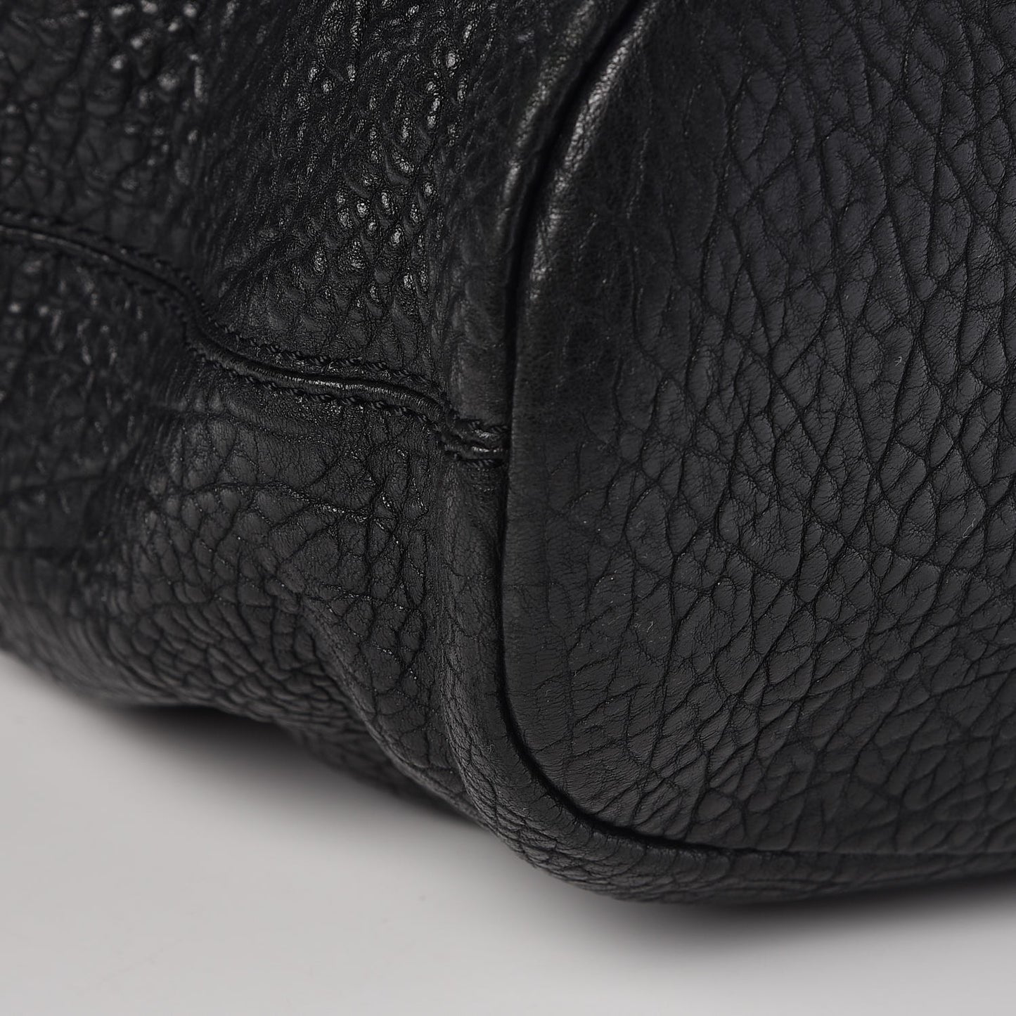 Pebbled Lambskin Zip Animation Medium Nightingale Black