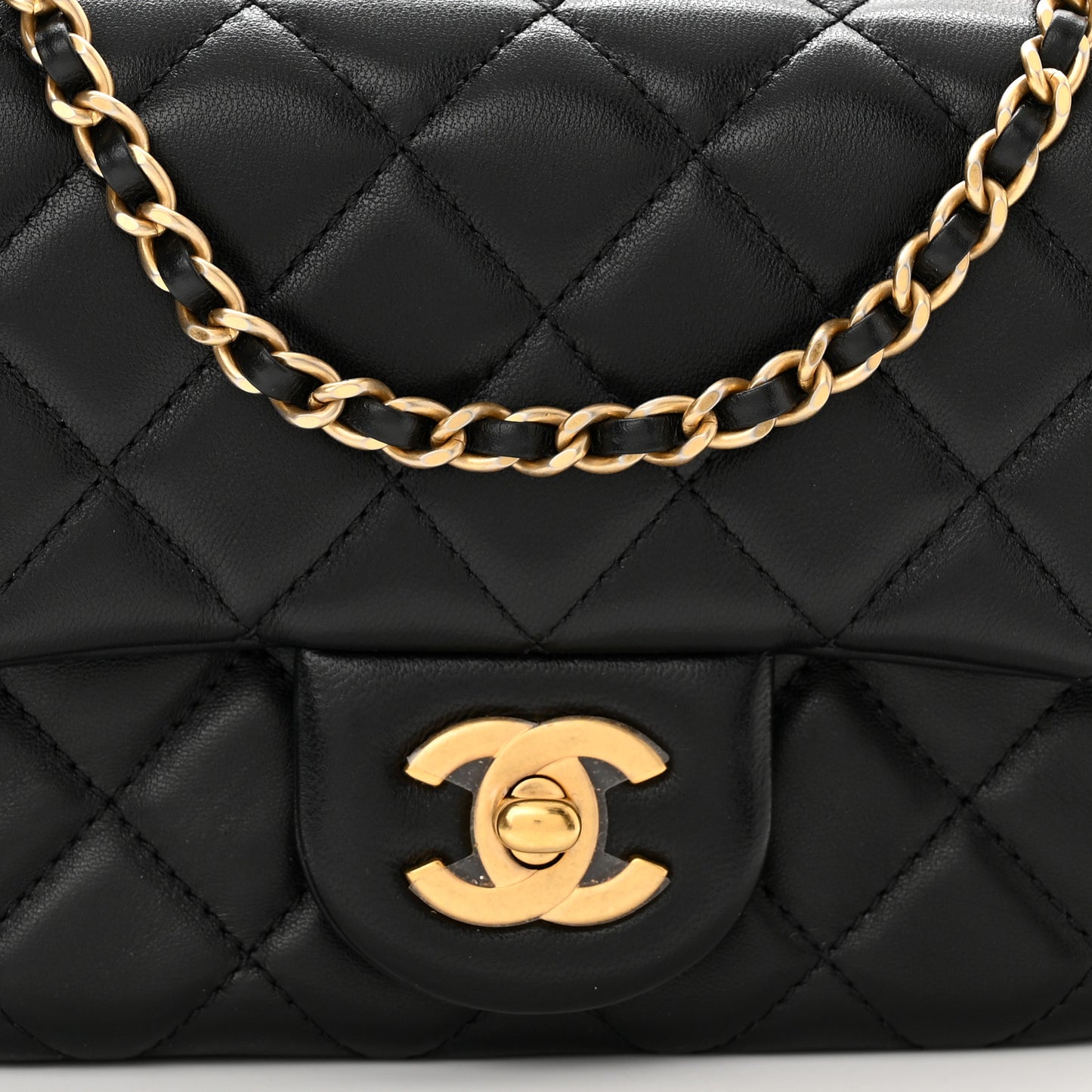 Lambskin Quilted Mini Pearl Crush Flap Black
