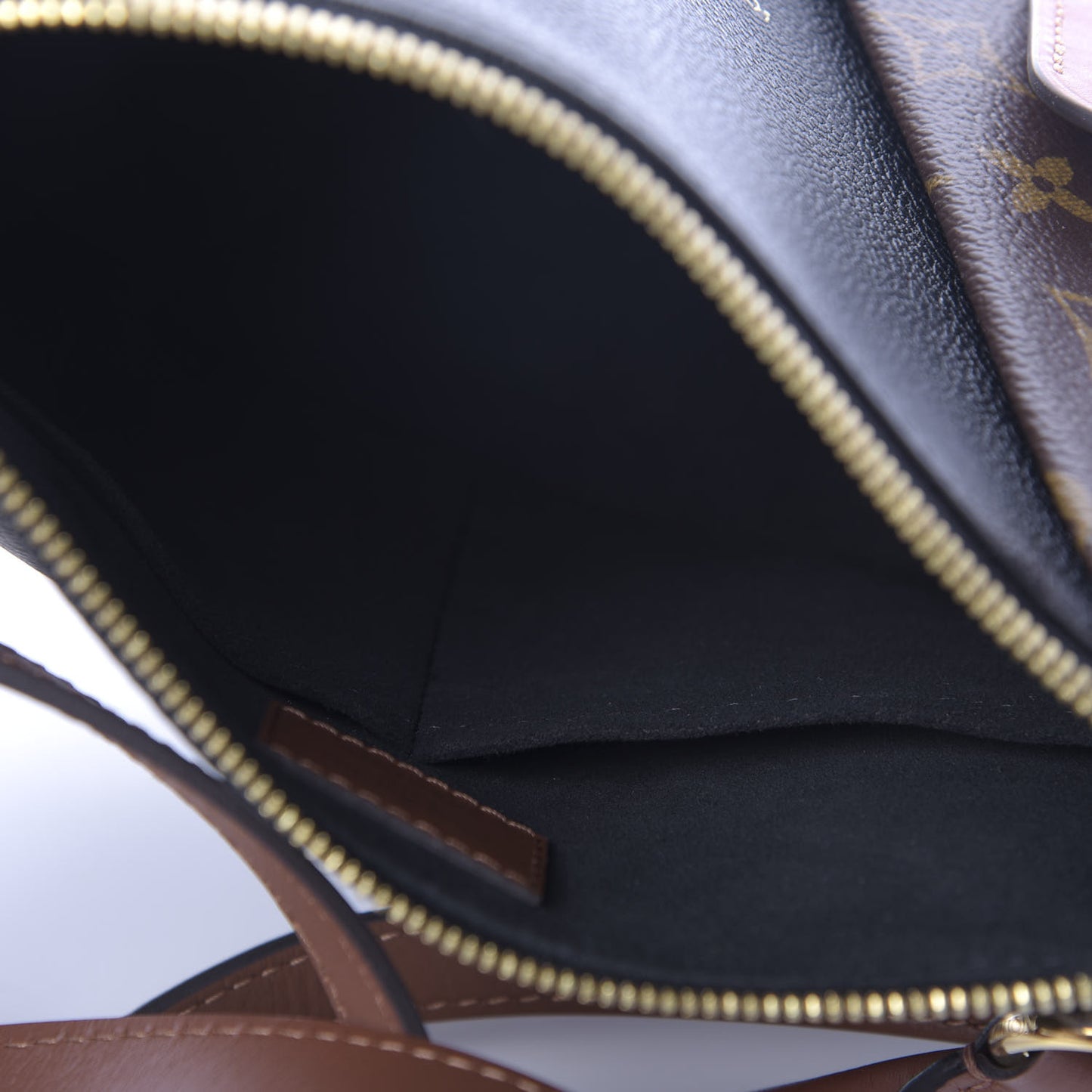 Monogram V Tote BB Black